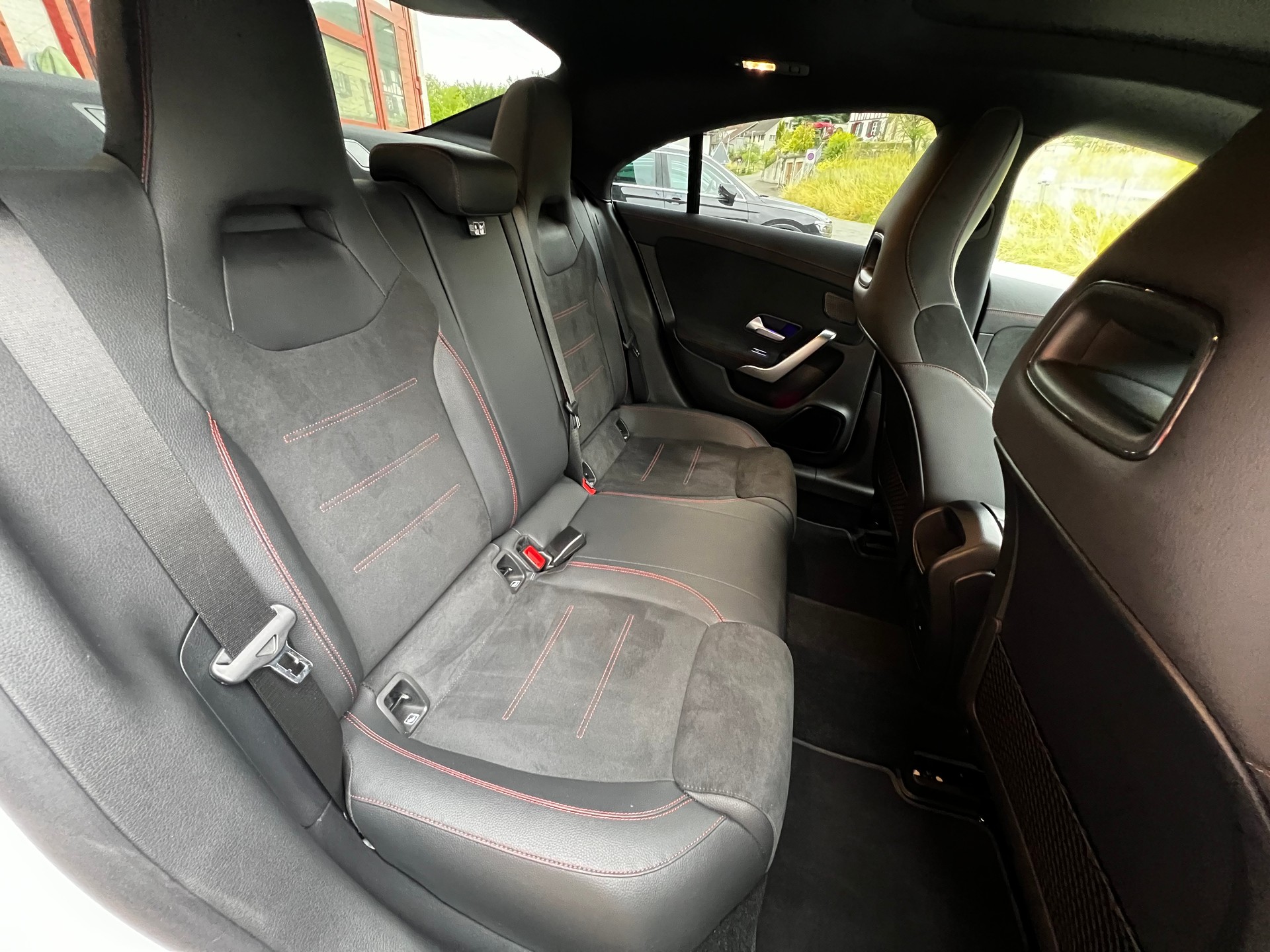 MERCEDES-BENZ CLA 250 AMG Line 7G-DCT-image-11