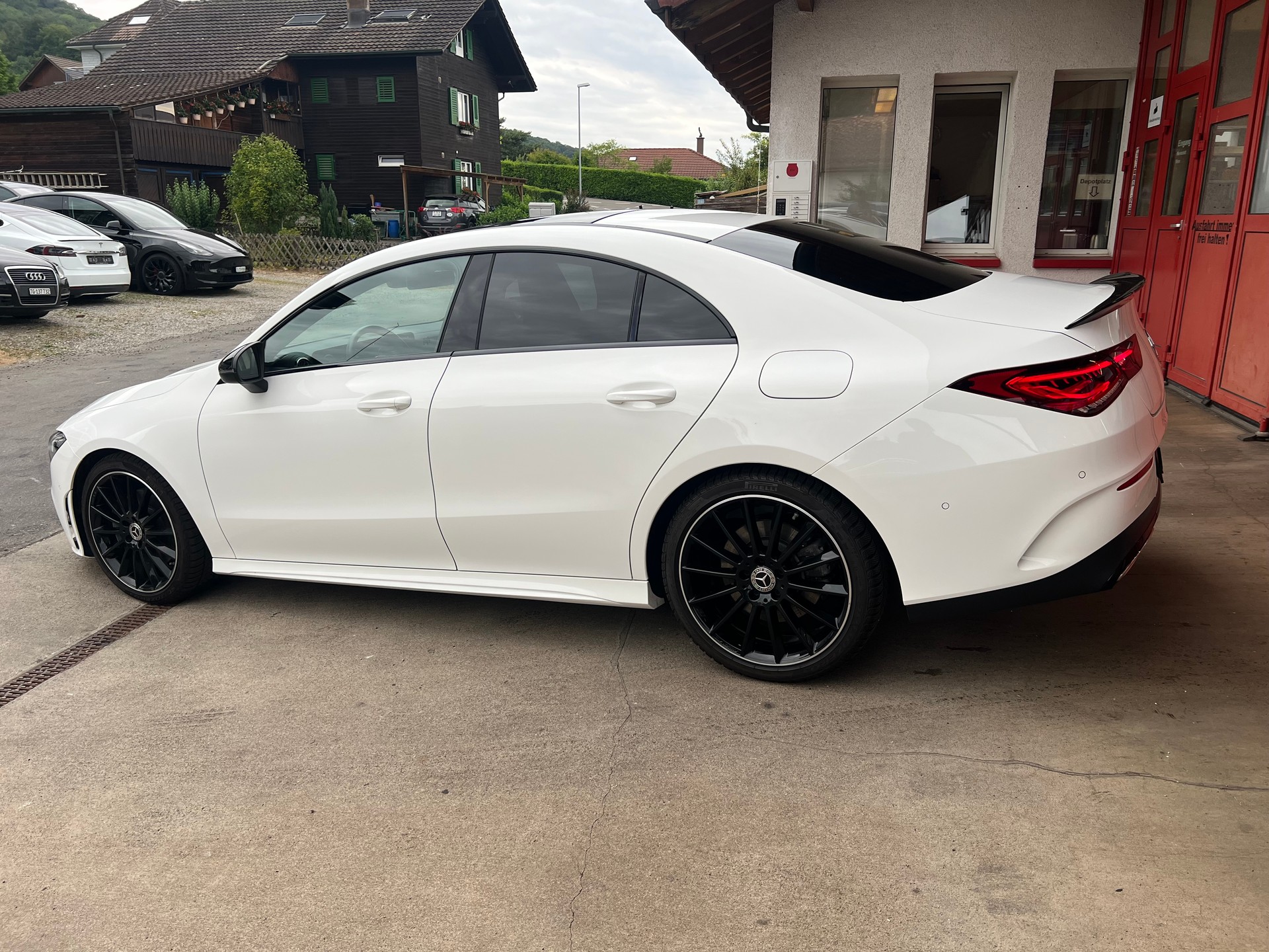 MERCEDES-BENZ CLA 250 AMG Line 7G-DCT-image-2