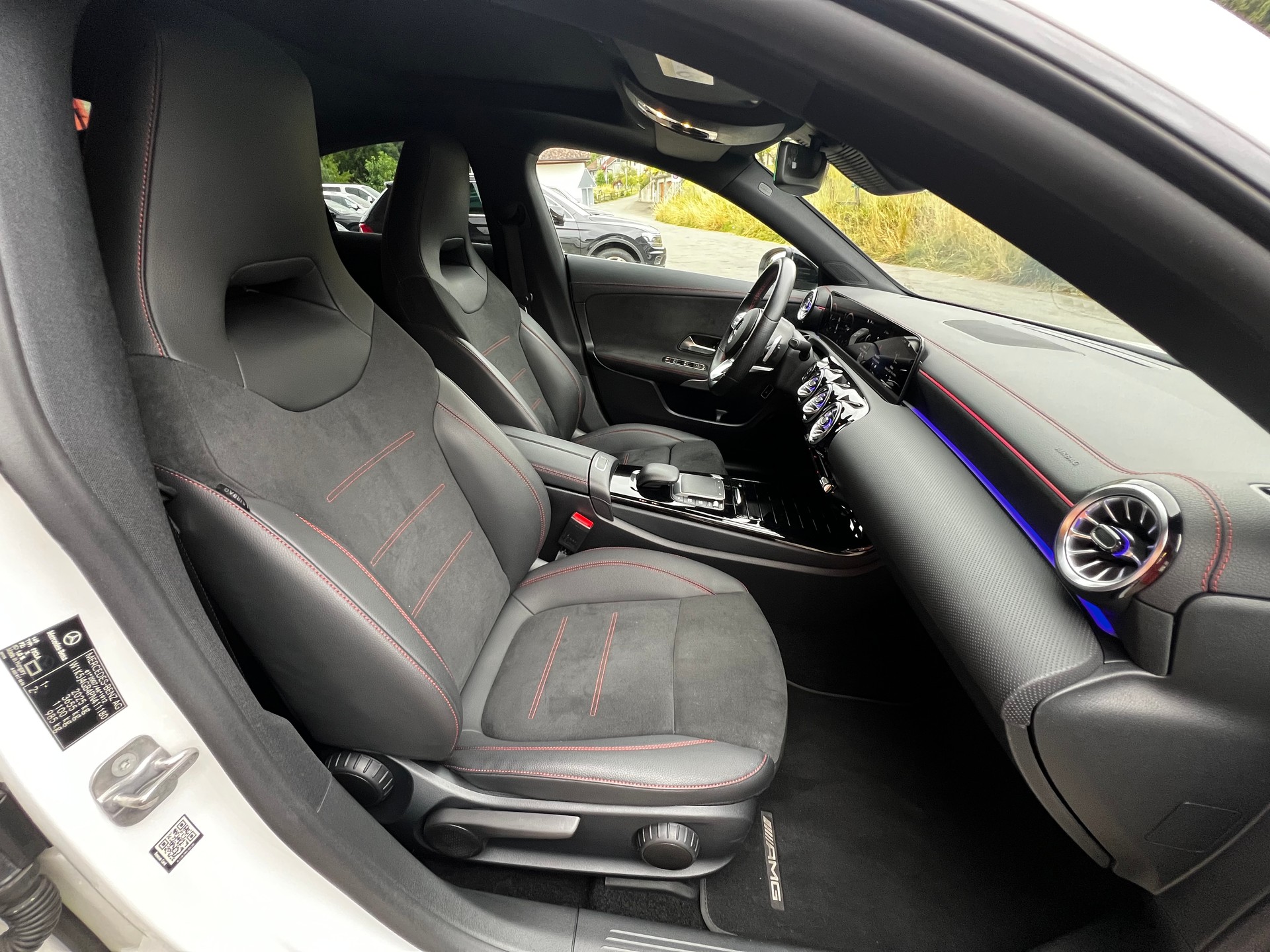 MERCEDES-BENZ CLA 250 AMG Line 7G-DCT-image-10