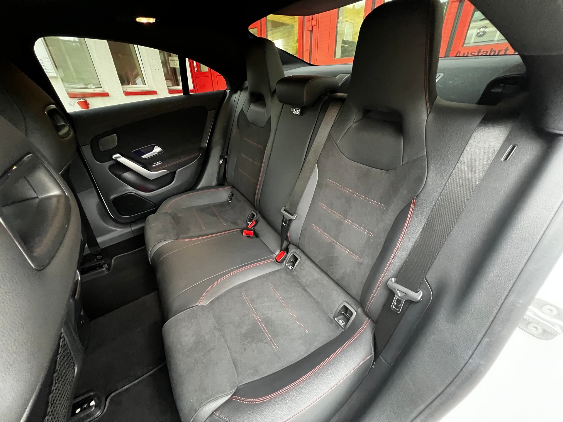 MERCEDES-BENZ CLA 250 AMG Line 7G-DCT-image-14