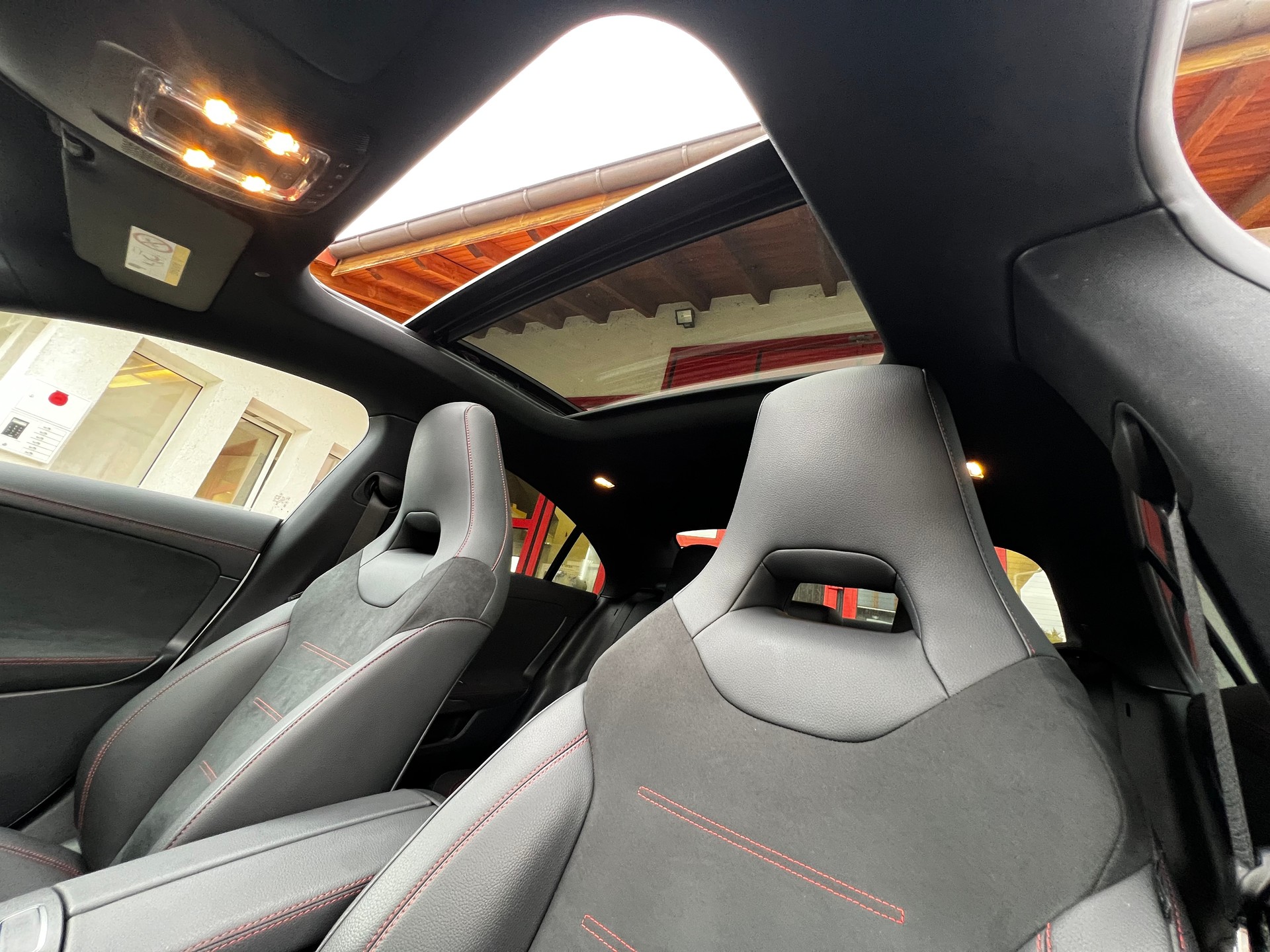 MERCEDES-BENZ CLA 250 AMG Line 7G-DCT-image-17