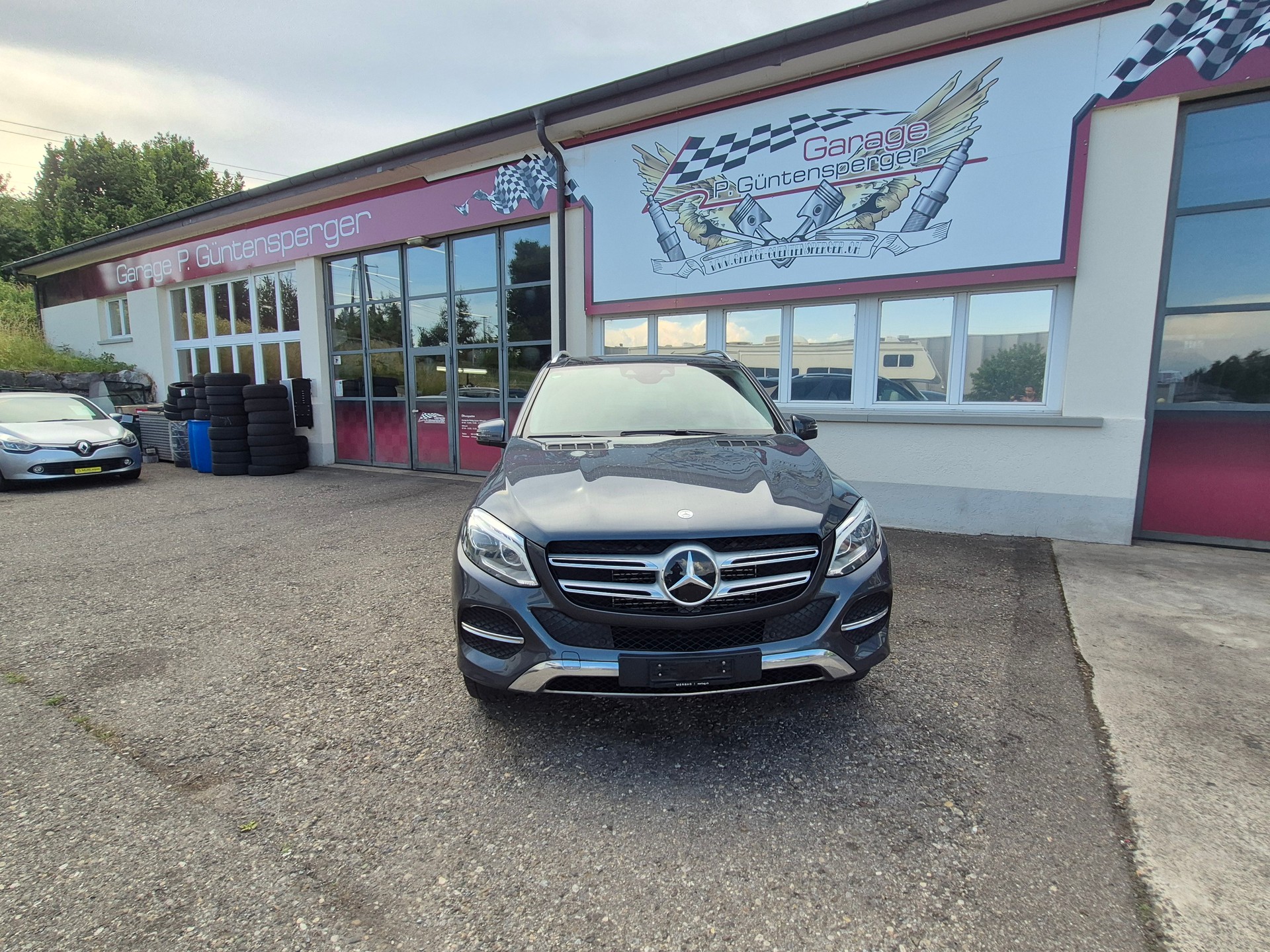 MERCEDES-BENZ GLE 250 d 4Matic 9G-Tronic-image-2