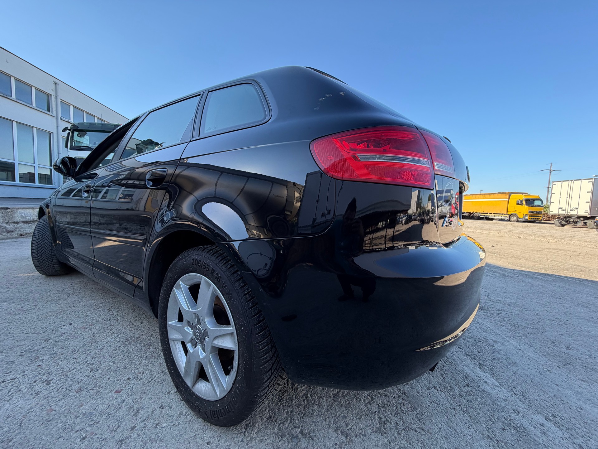 AUDI A3 Sportback 1.4 TFSI Ambition-image-6