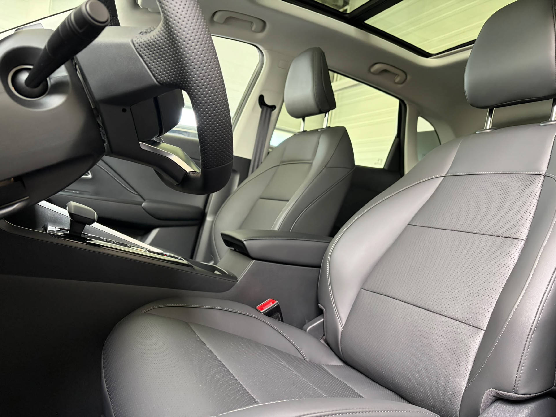 MG ZS 1.5 Hybrid+ Luxury-image-11