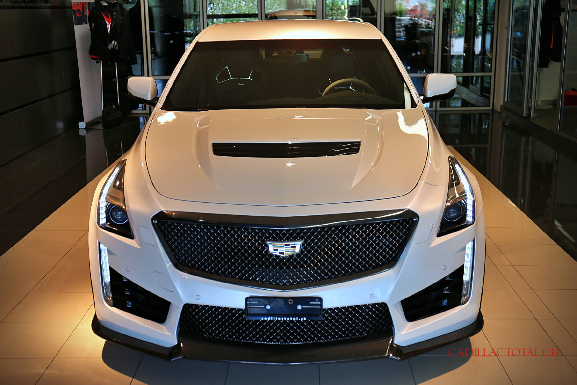 CADILLAC CTS-V 6.2 V8 Carbon Black Edition-showroom-element-2