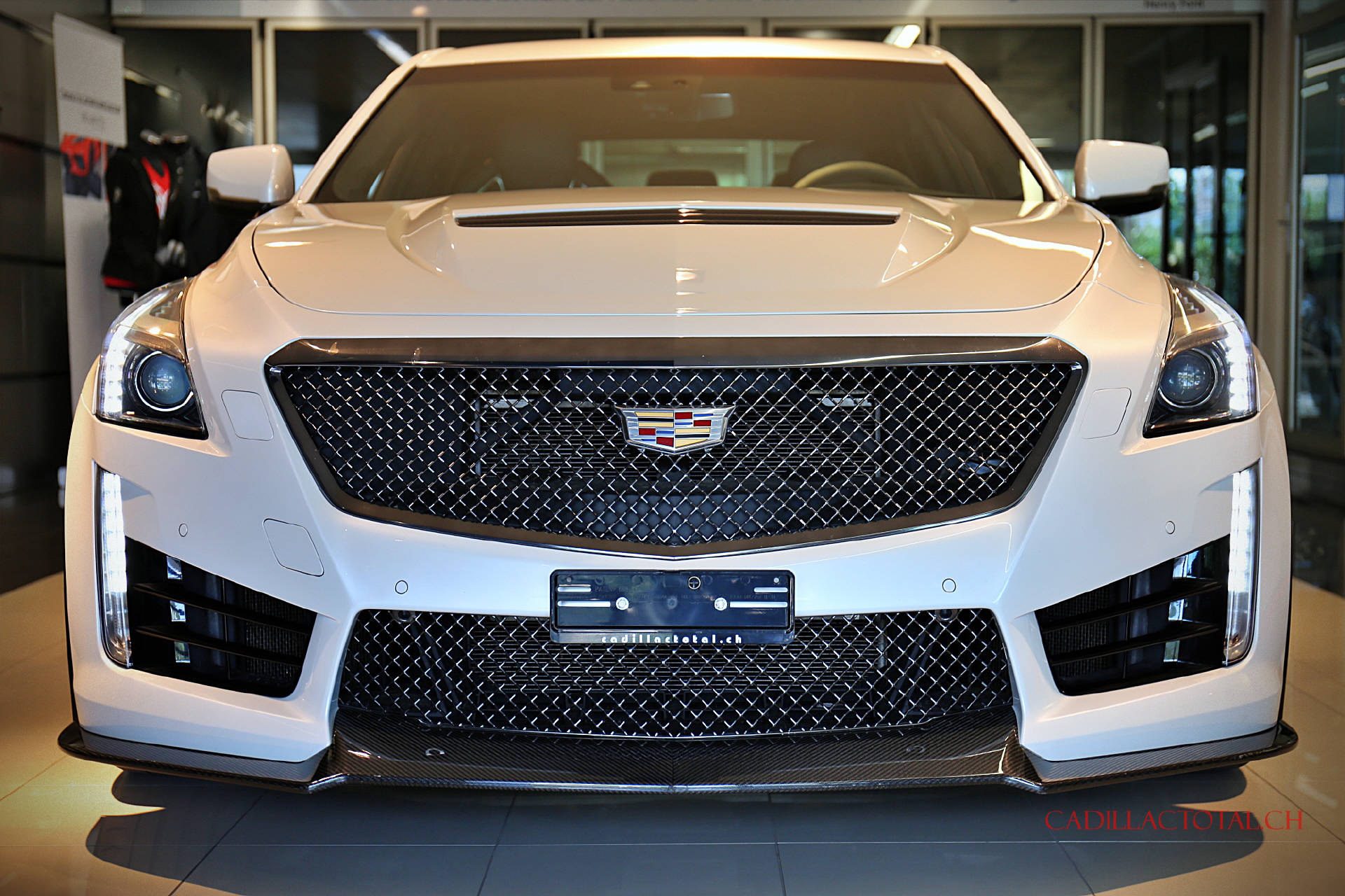 CADILLAC CTS-V 6.2 V8 Carbon Black Edition-showroom-element-3