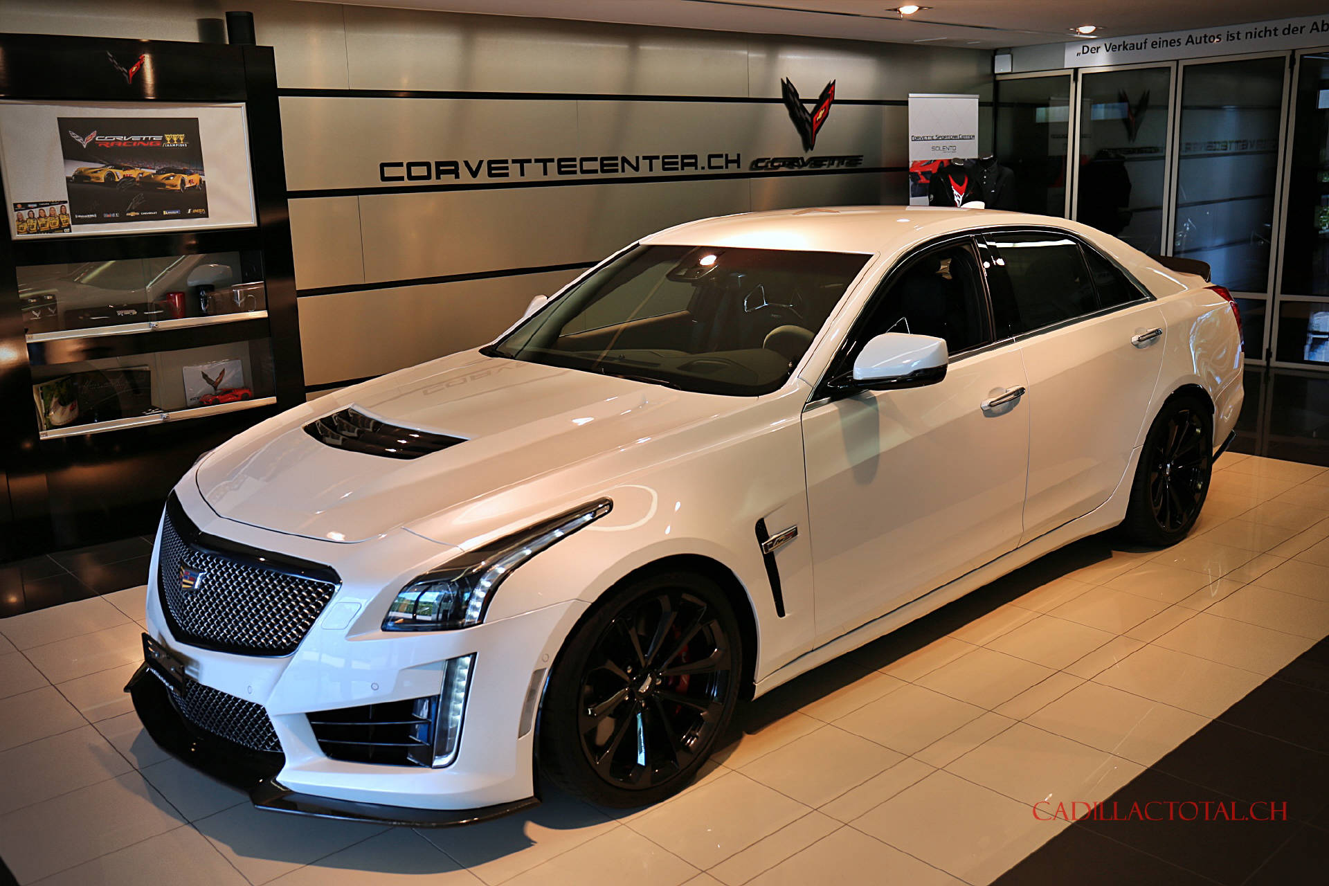 CADILLAC CTS-V 6.2 V8 Carbon Black Edition-showroom-element-1
