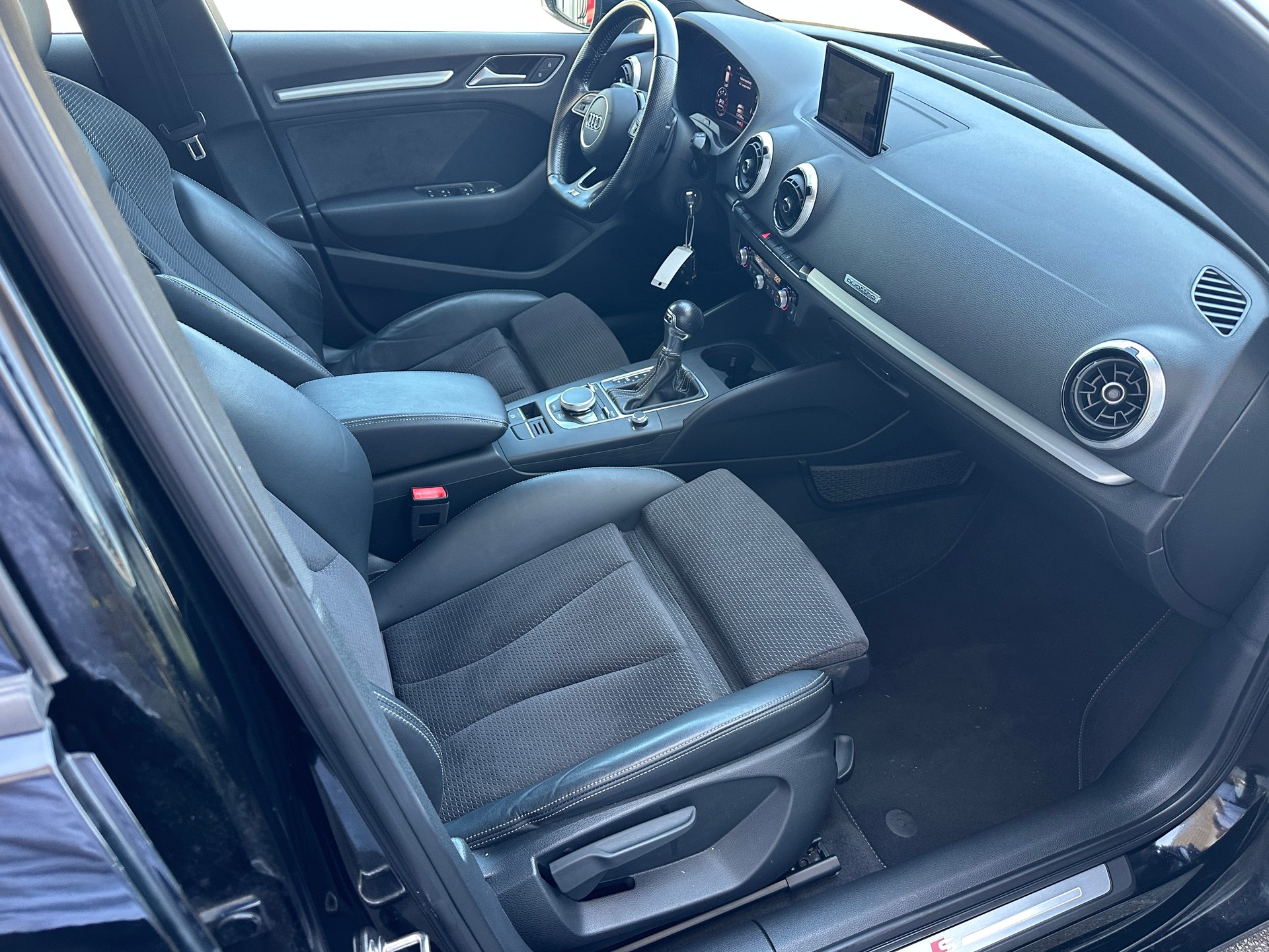 AUDI A3 Sportback 2.0 TFSI Sport quattro S-tronic-image-10