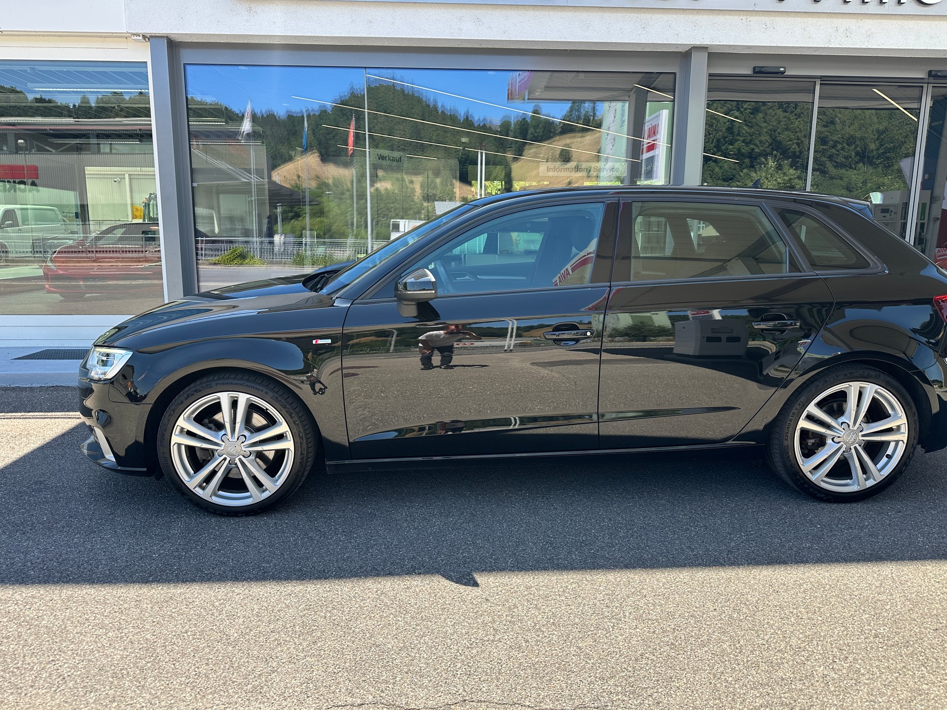 AUDI A3 Sportback 2.0 TFSI Sport quattro S-tronic-showroom-element-3