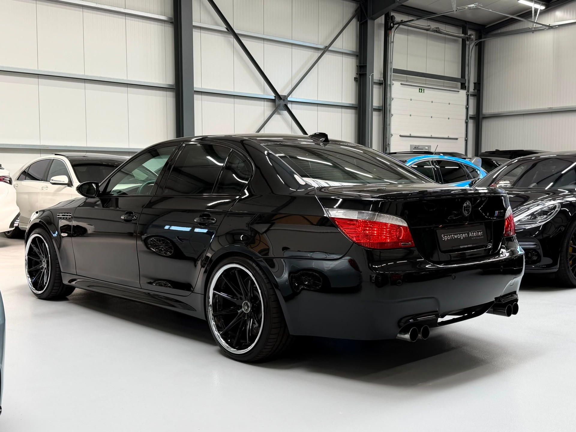 BMW M5-showroom-element-3