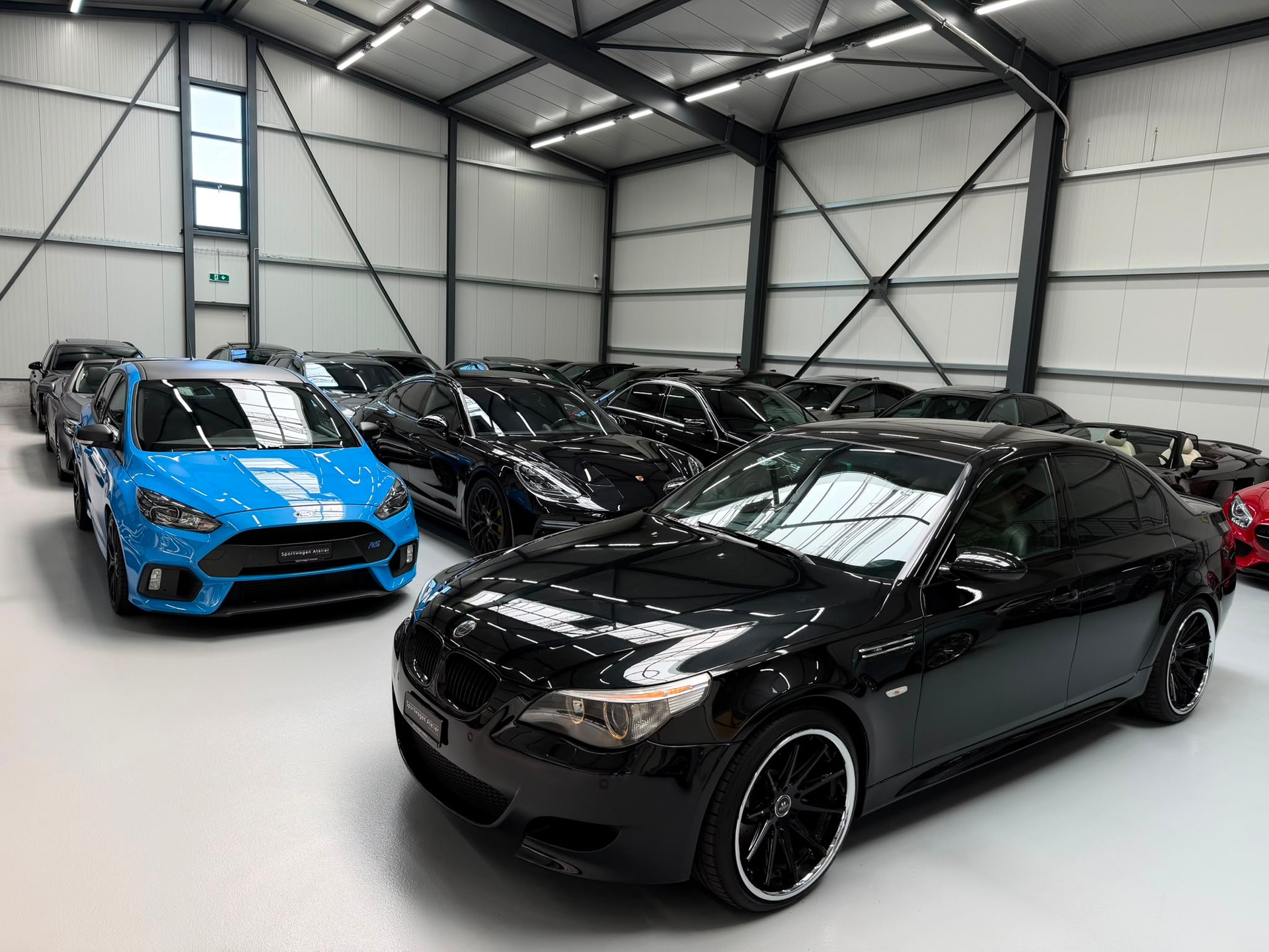 BMW M5-showroom-element-2