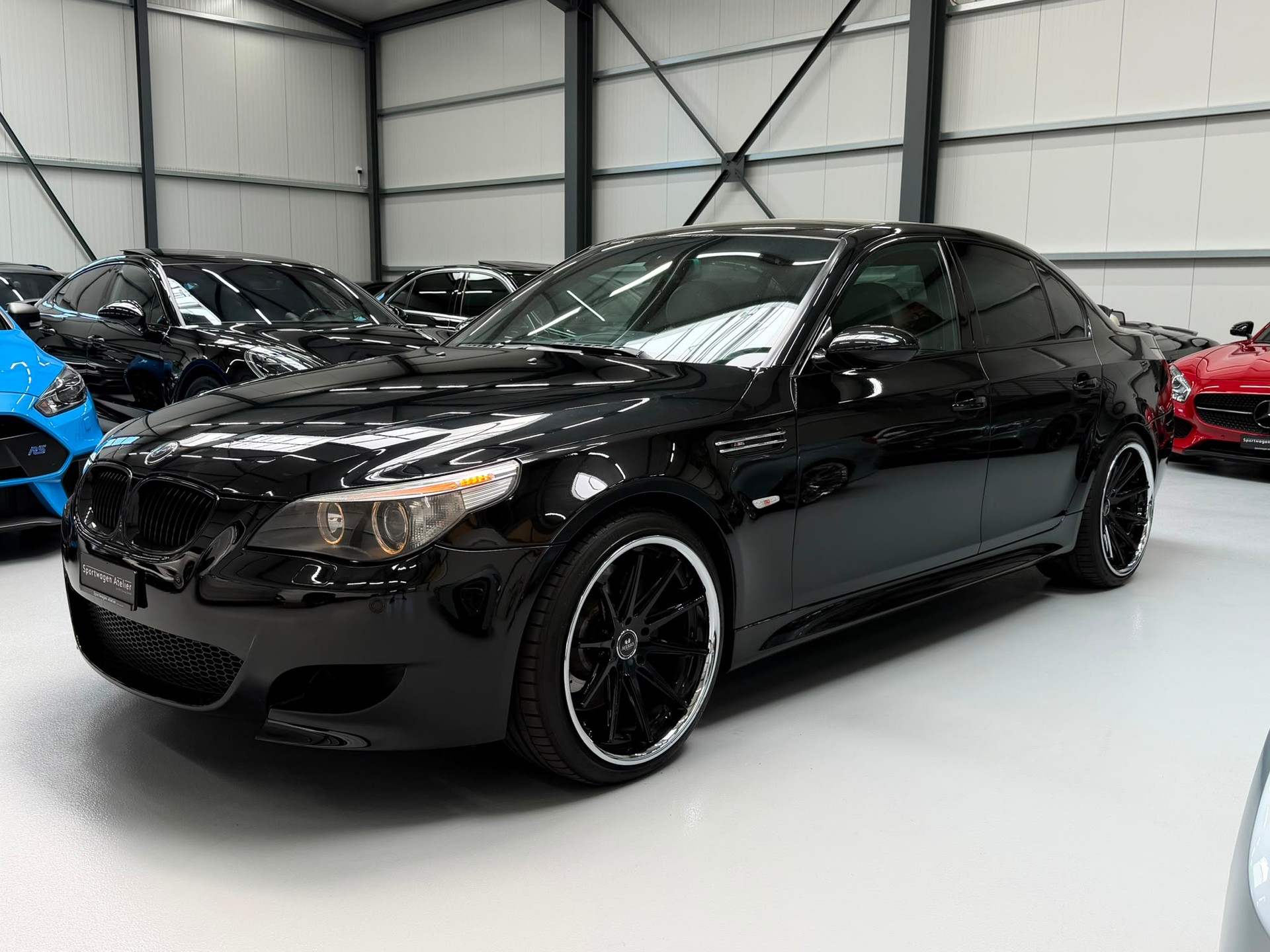 BMW M5-showroom-element-1