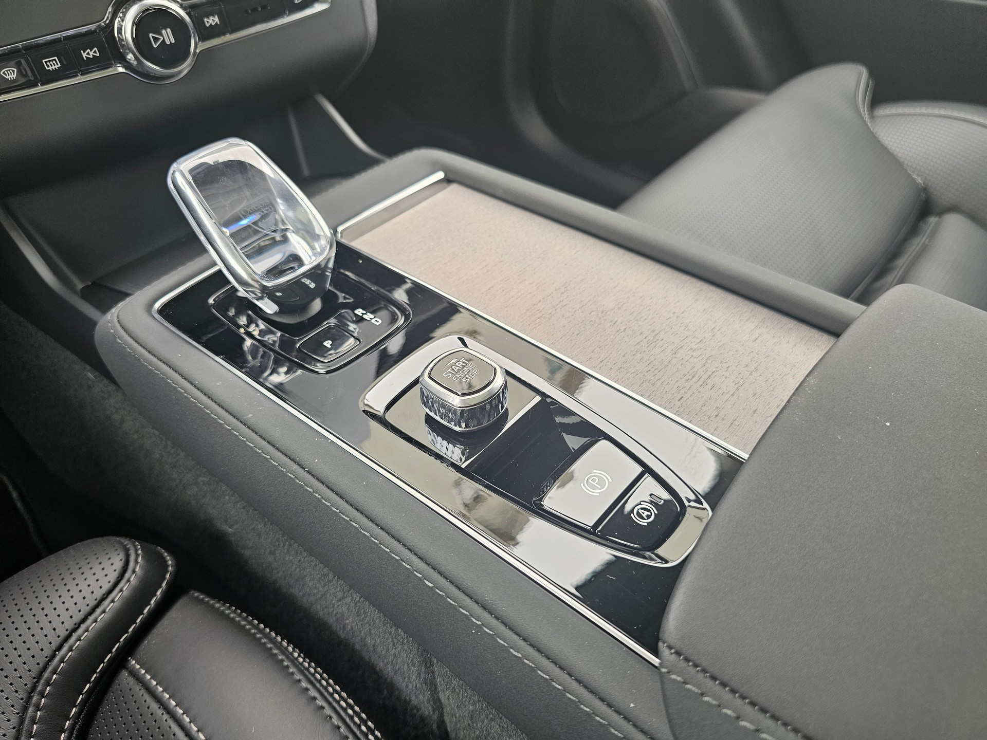VOLVO XC90 2.0 T8 TE Ultra Bright eAWD-image-13