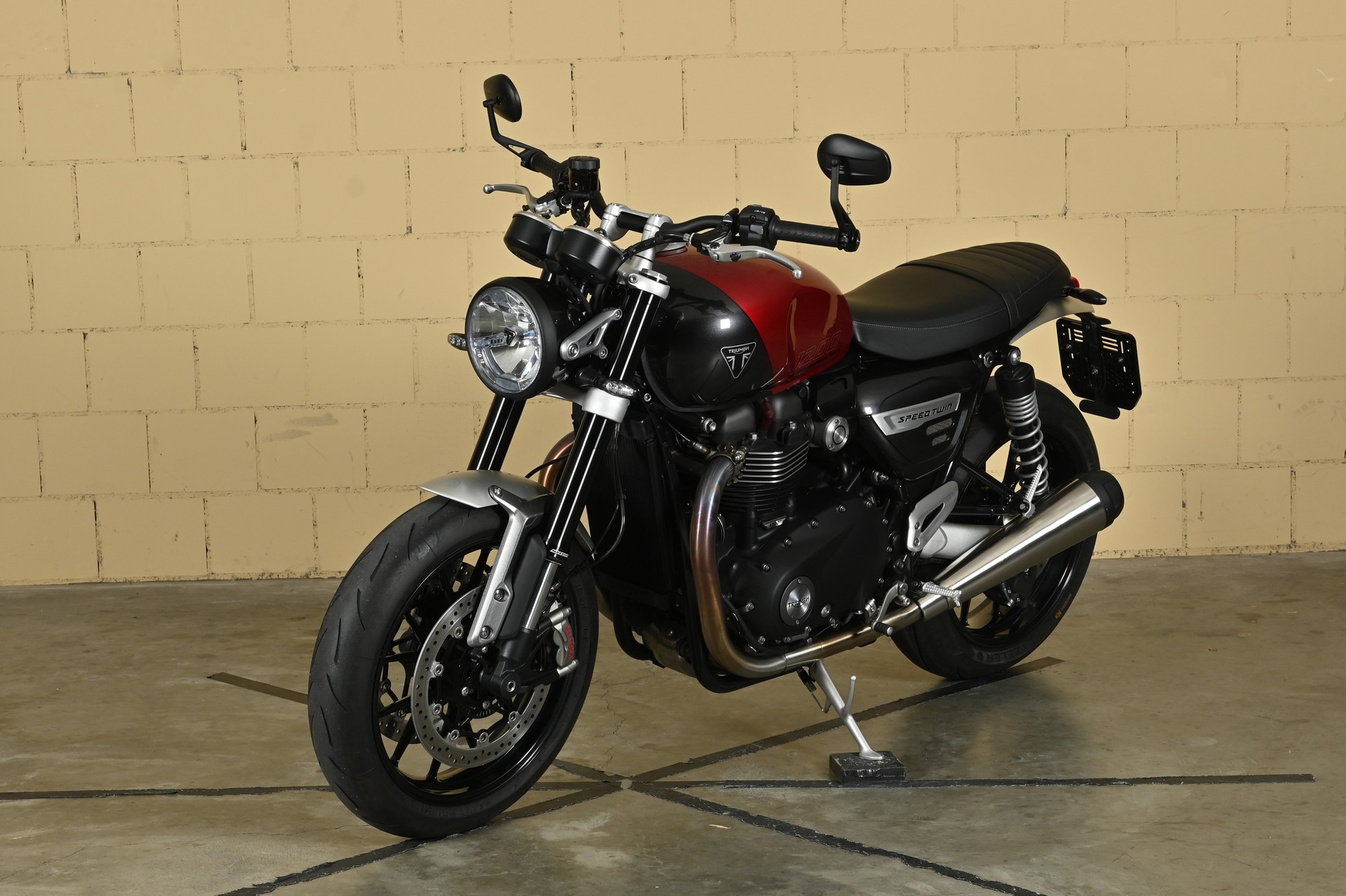 TRIUMPH Speed Twin 1200-image-2