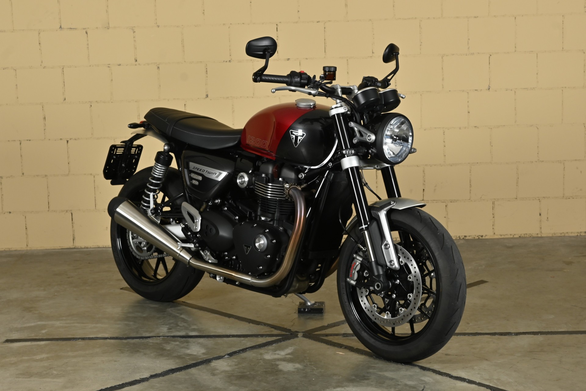 TRIUMPH Speed Twin 1200-image-1