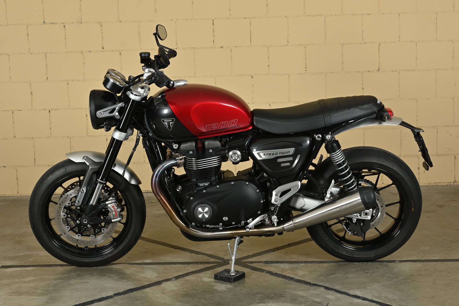 TRIUMPH Speed Twin 1200-image-3