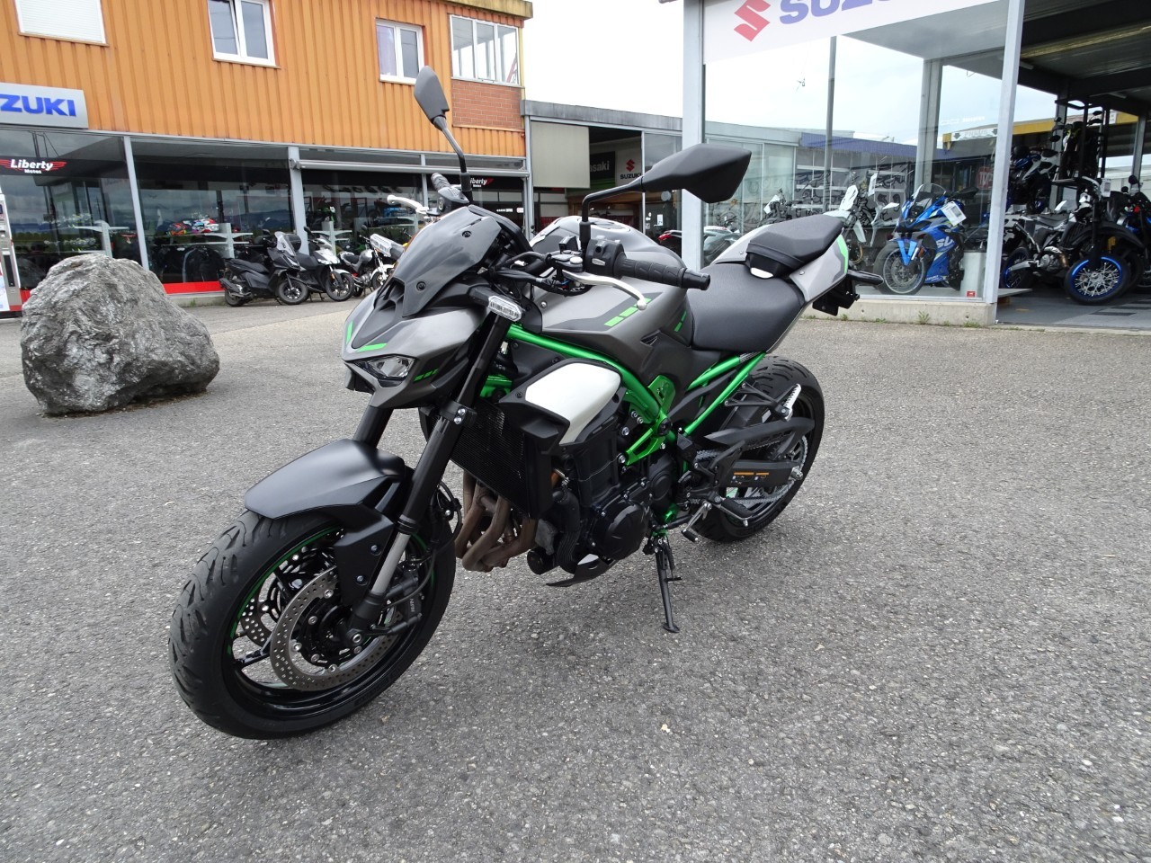 KAWASAKI Z 900 (70kW)-showroom-element-3