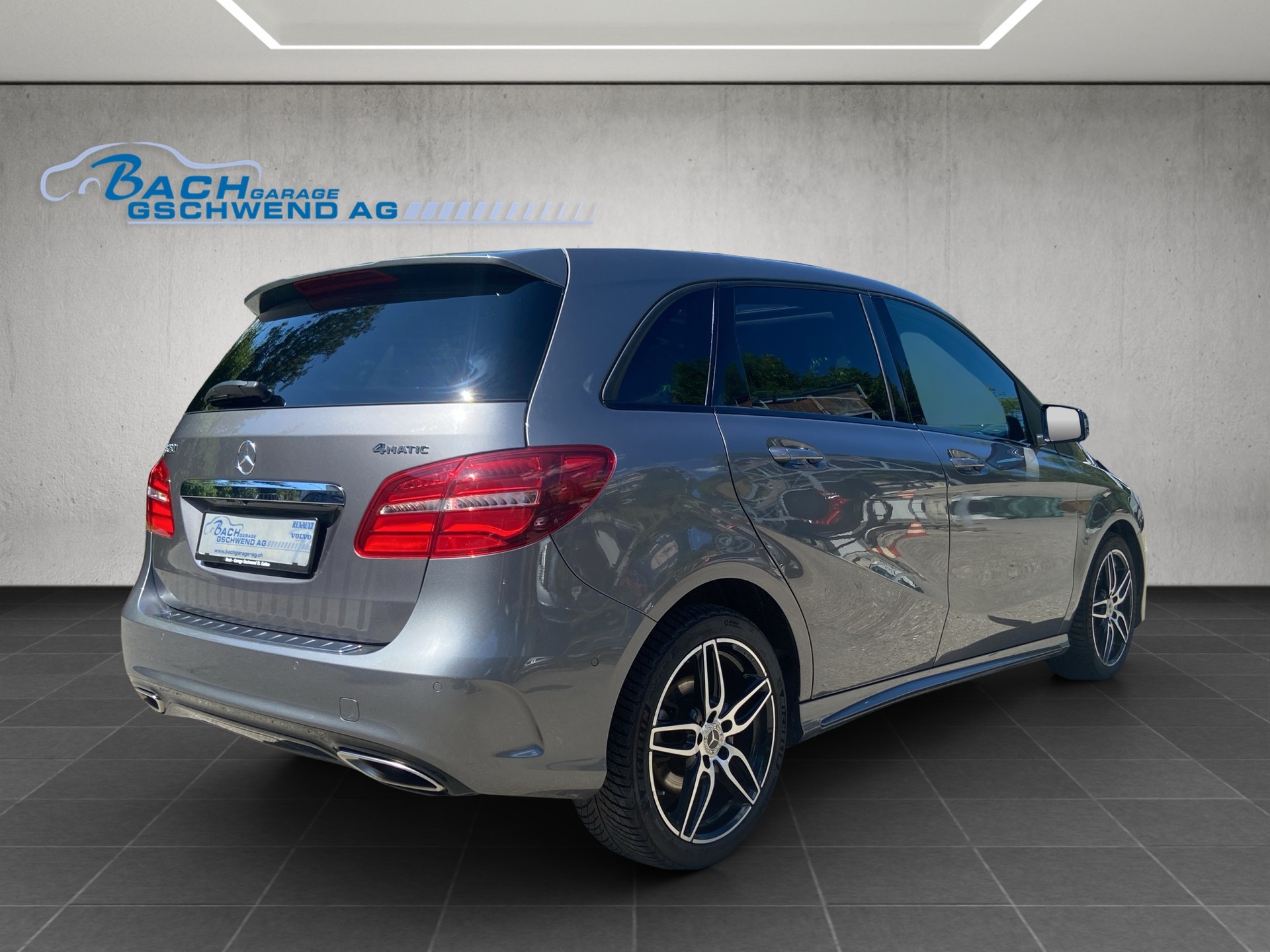MERCEDES-BENZ B 250 AMG Line 4Matic 7G-DCT-showroom-element-3