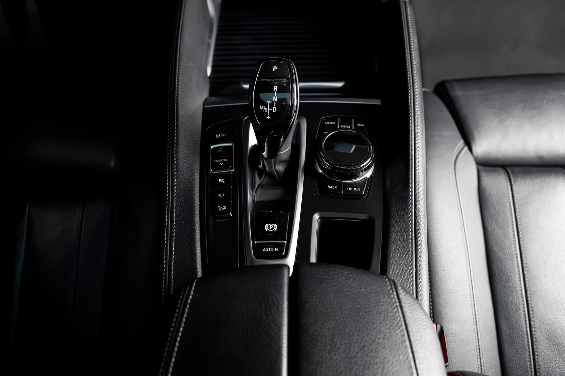 BMW X6 xDrive 40d Steptronic-image-21
