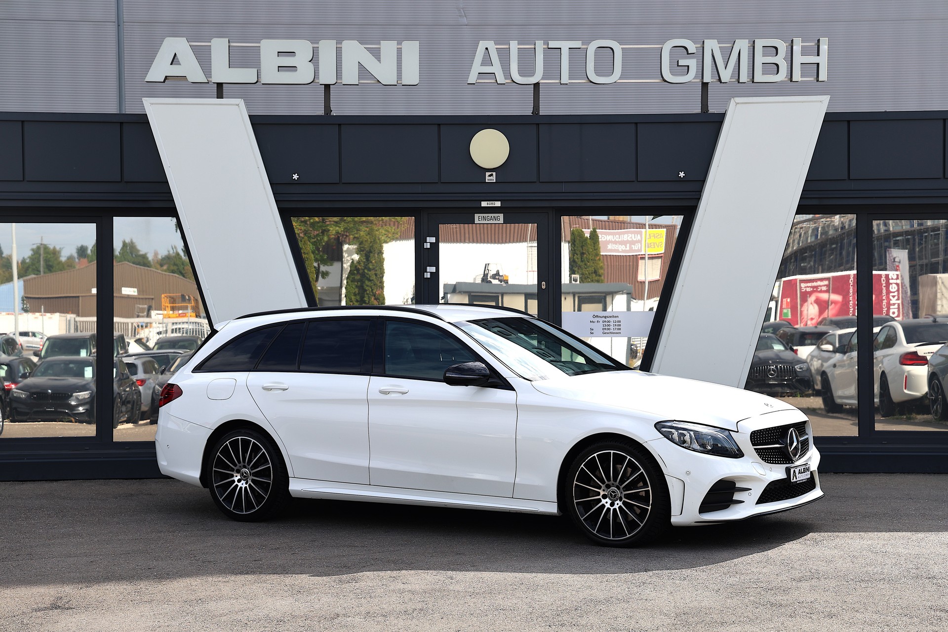 MERCEDES-BENZ C 300 d AMG Line 4matic Kombi-showroom-element-2