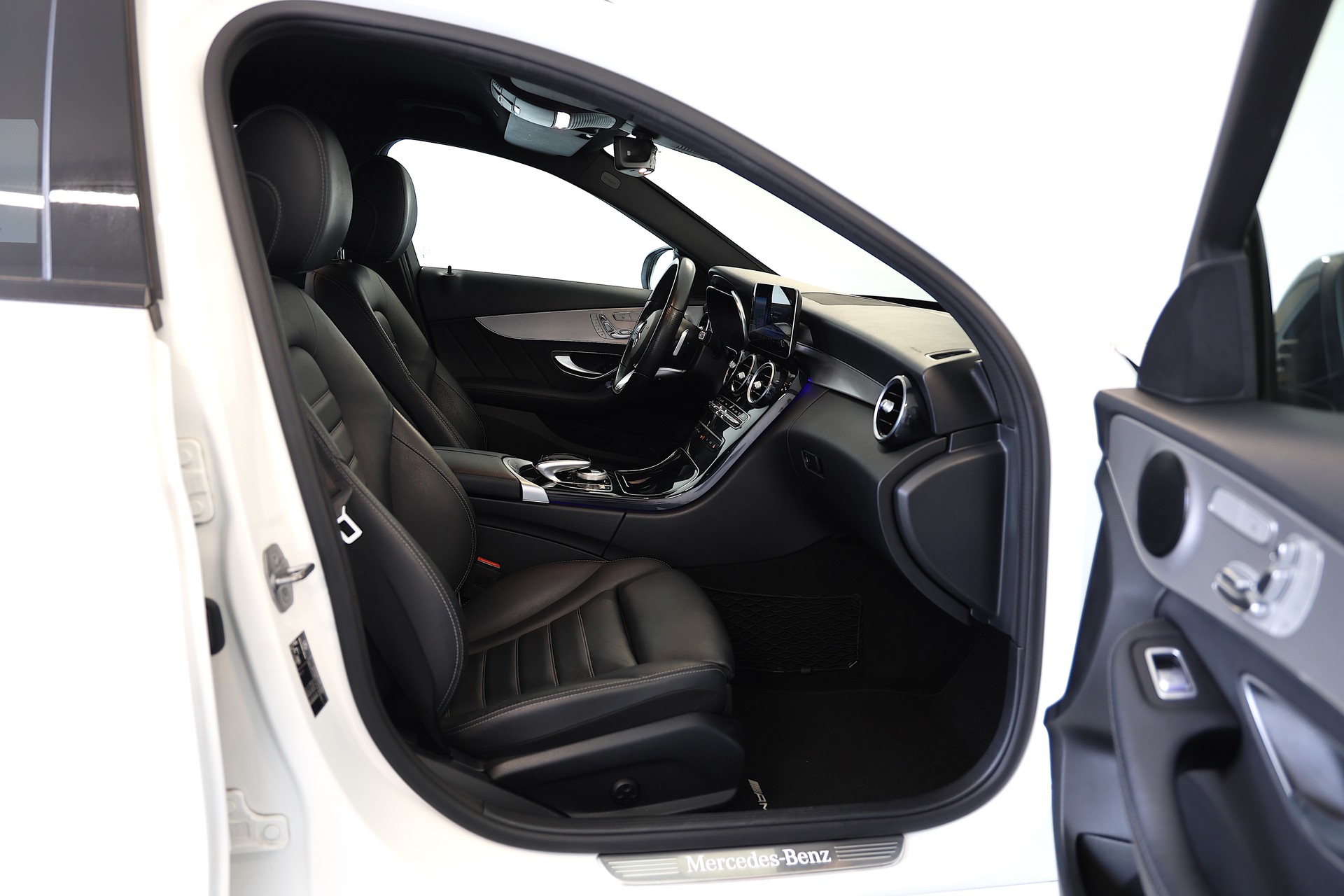 MERCEDES-BENZ C 300 d AMG Line 4matic Kombi-image-14