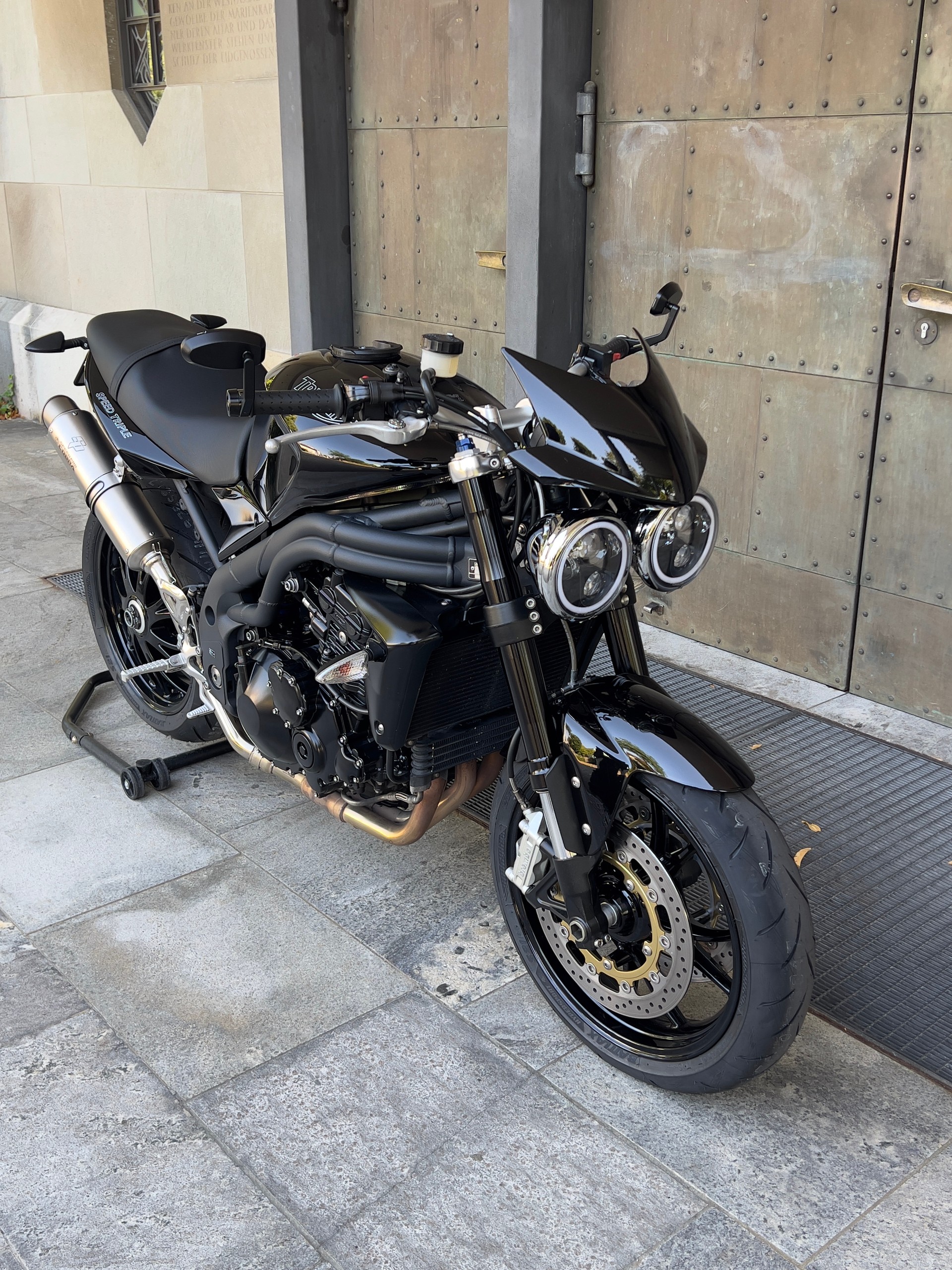 TRIUMPH Speed Triple 1050-image-1