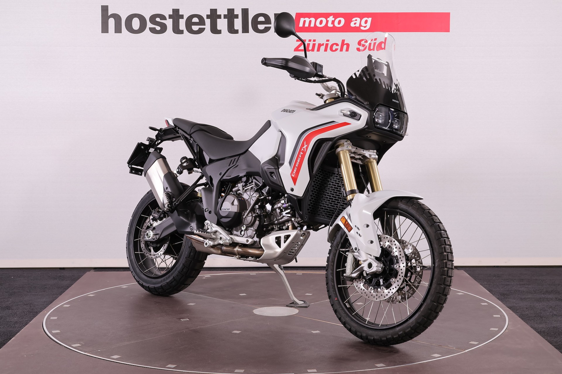 DUCATI Desert X-showroom-element-2