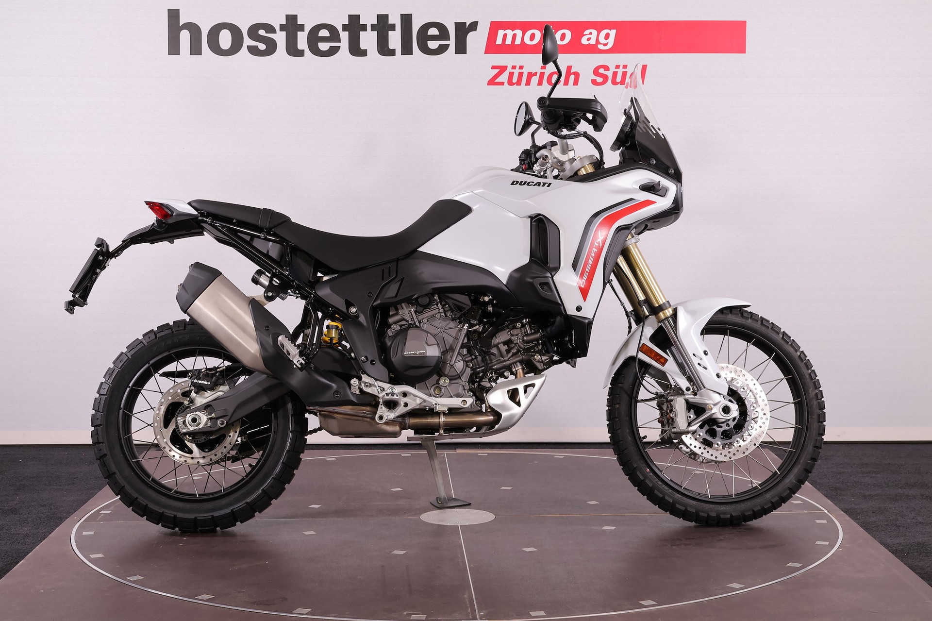 DUCATI Desert X-showroom-element-3
