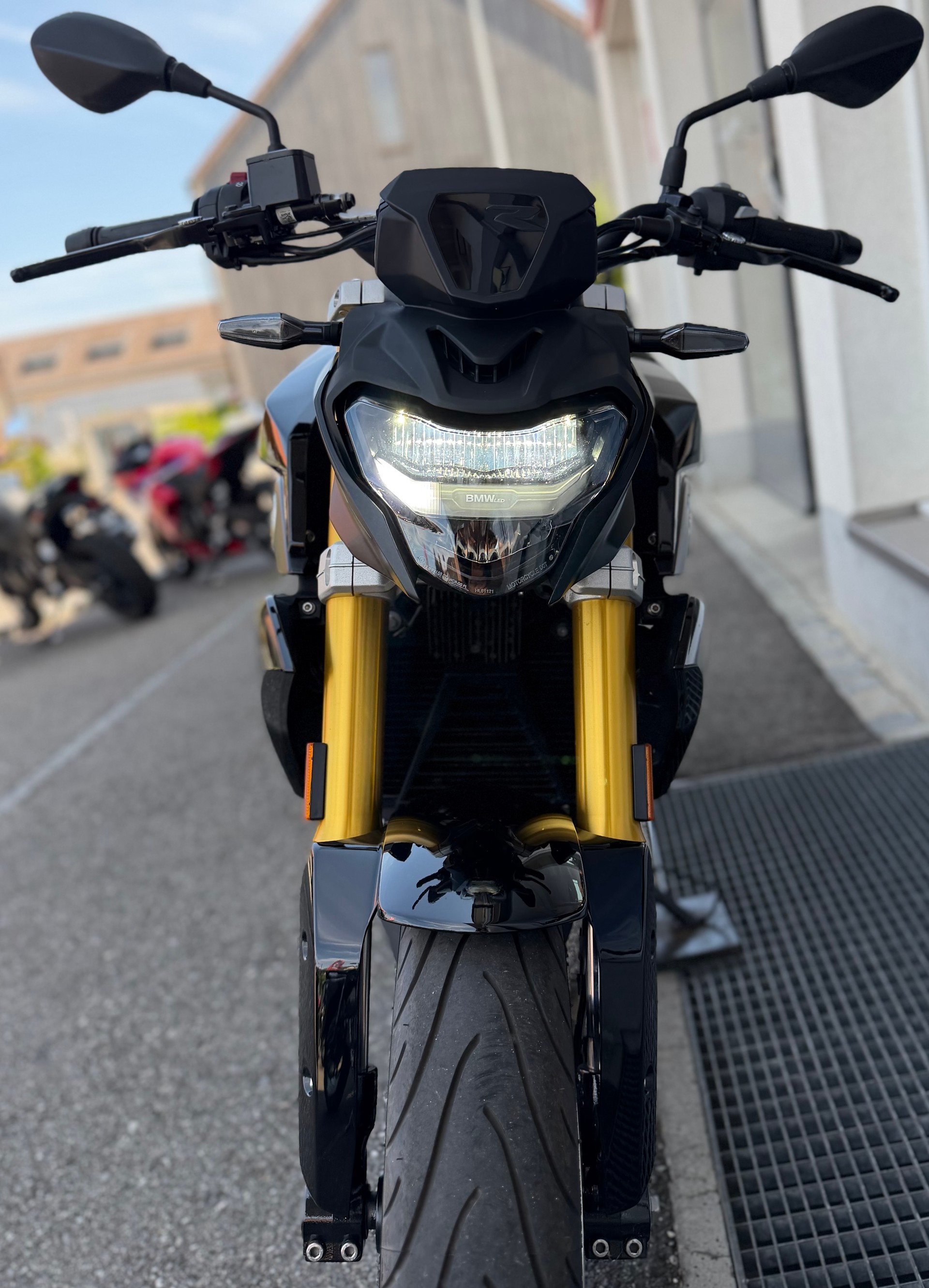 BMW G 310 R-image-1