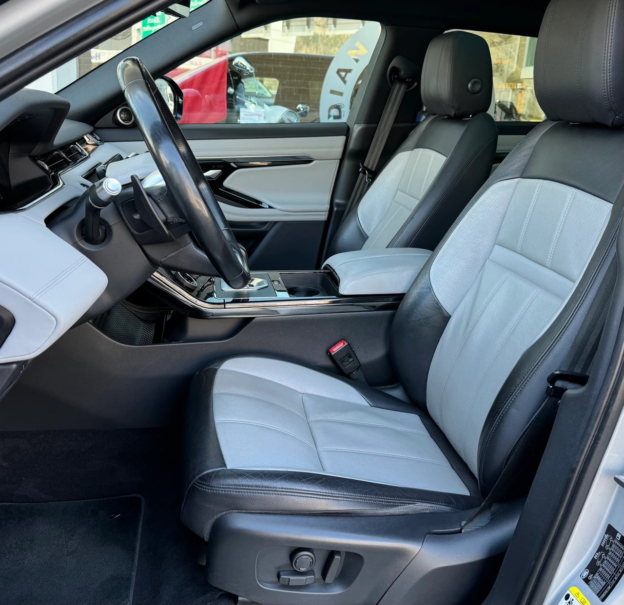 LAND ROVER Range Rover Evoque R-Dynamic First Edition P 250 HSE AT9-image-7