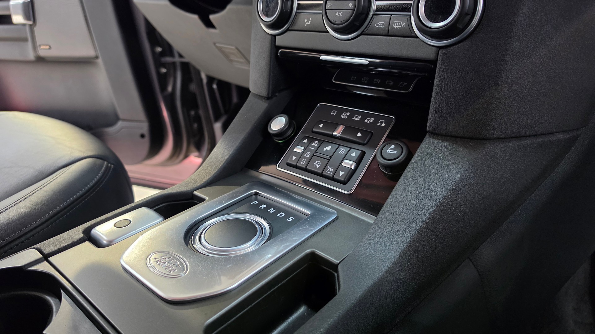 LAND ROVER Discovery 3.0 SDV6 Landmark Automatic-image-25