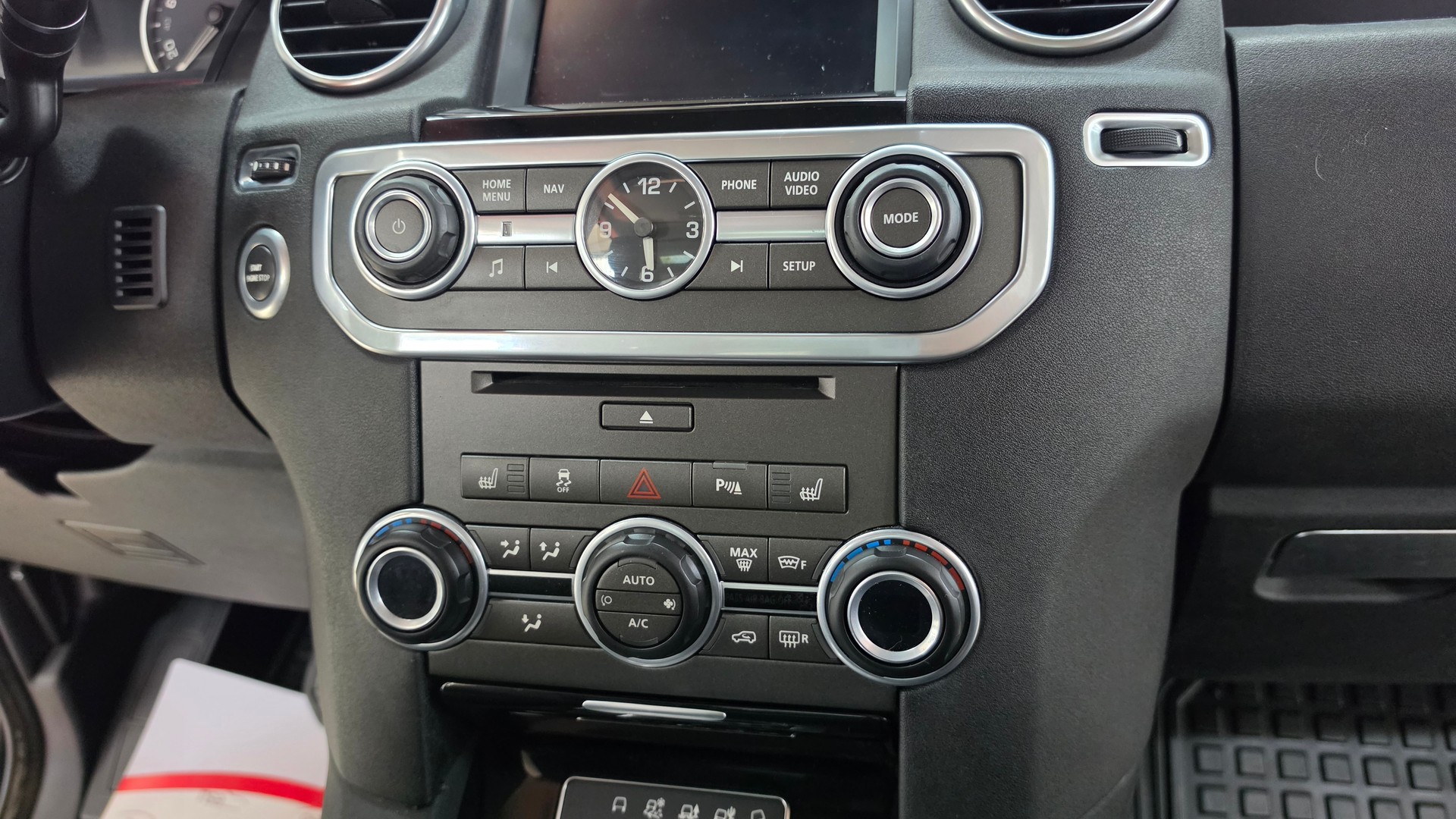 LAND ROVER Discovery 3.0 SDV6 Landmark Automatic-image-26