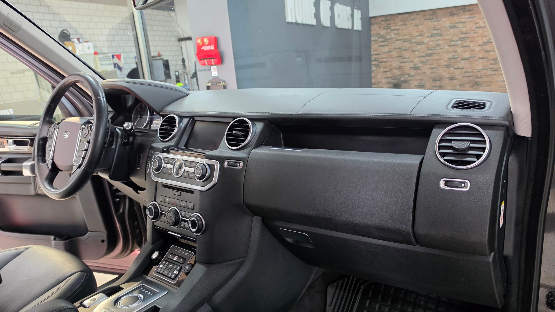 LAND ROVER Discovery 3.0 SDV6 Landmark Automatic-image-20