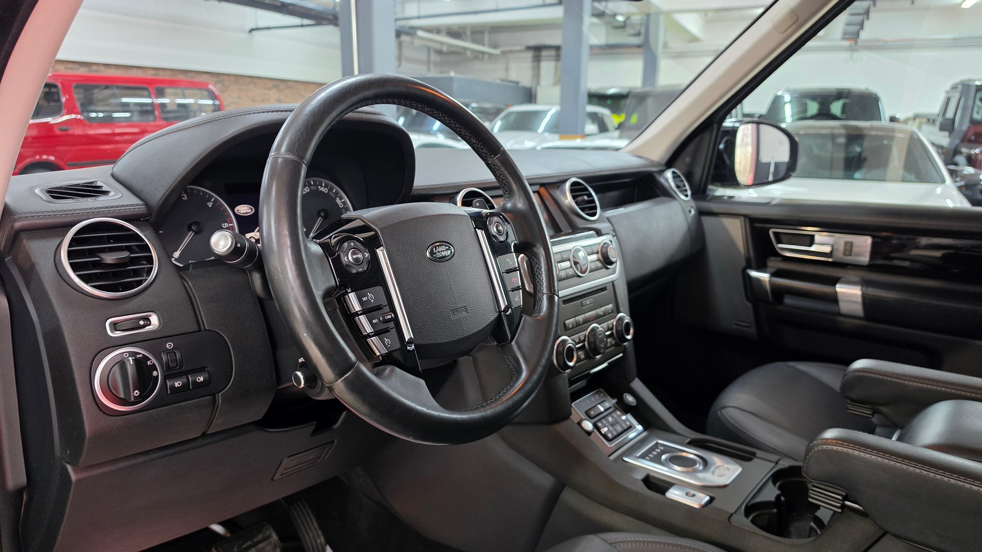 LAND ROVER Discovery 3.0 SDV6 Landmark Automatic-image-15