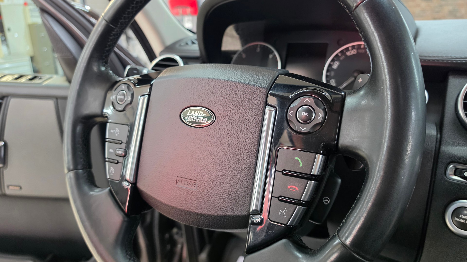 LAND ROVER Discovery 3.0 SDV6 Landmark Automatic-image-27