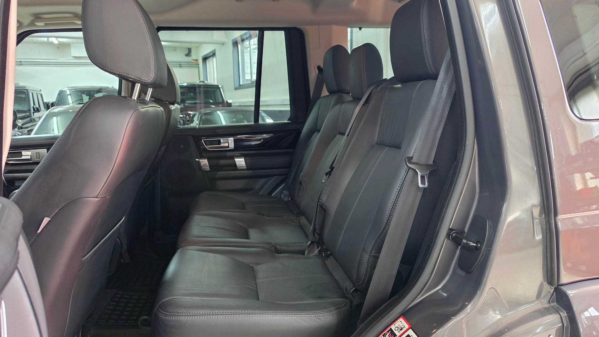 LAND ROVER Discovery 3.0 SDV6 Landmark Automatic-image-17