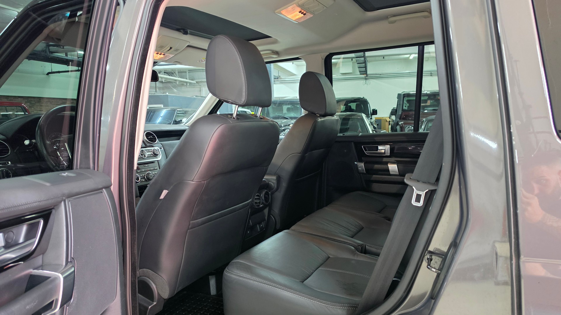 LAND ROVER Discovery 3.0 SDV6 Landmark Automatic-image-18