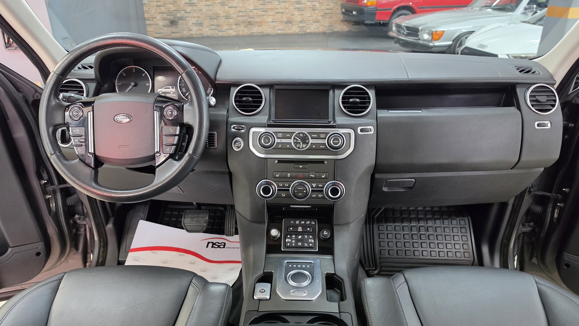 LAND ROVER Discovery 3.0 SDV6 Landmark Automatic-image-19