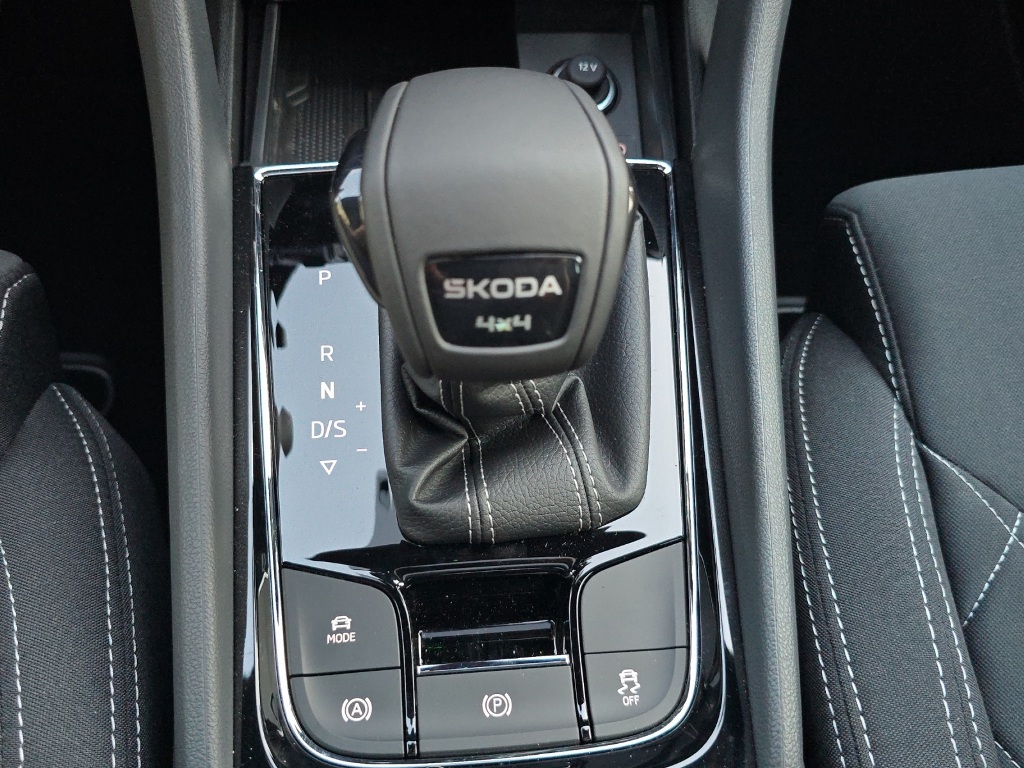 SKODA Karoq 2.0 TSI SportLine 4x4 DSG-image-27