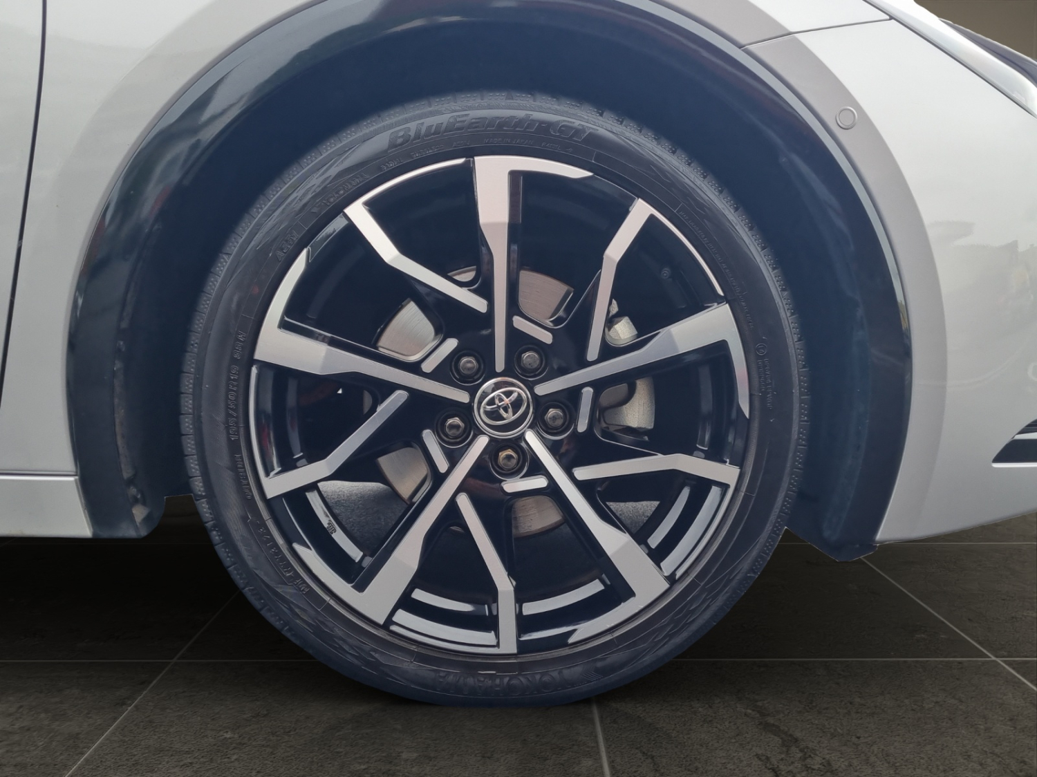 TOYOTA Prius 2.0 Plug-In-Hybrid Premium-image-23