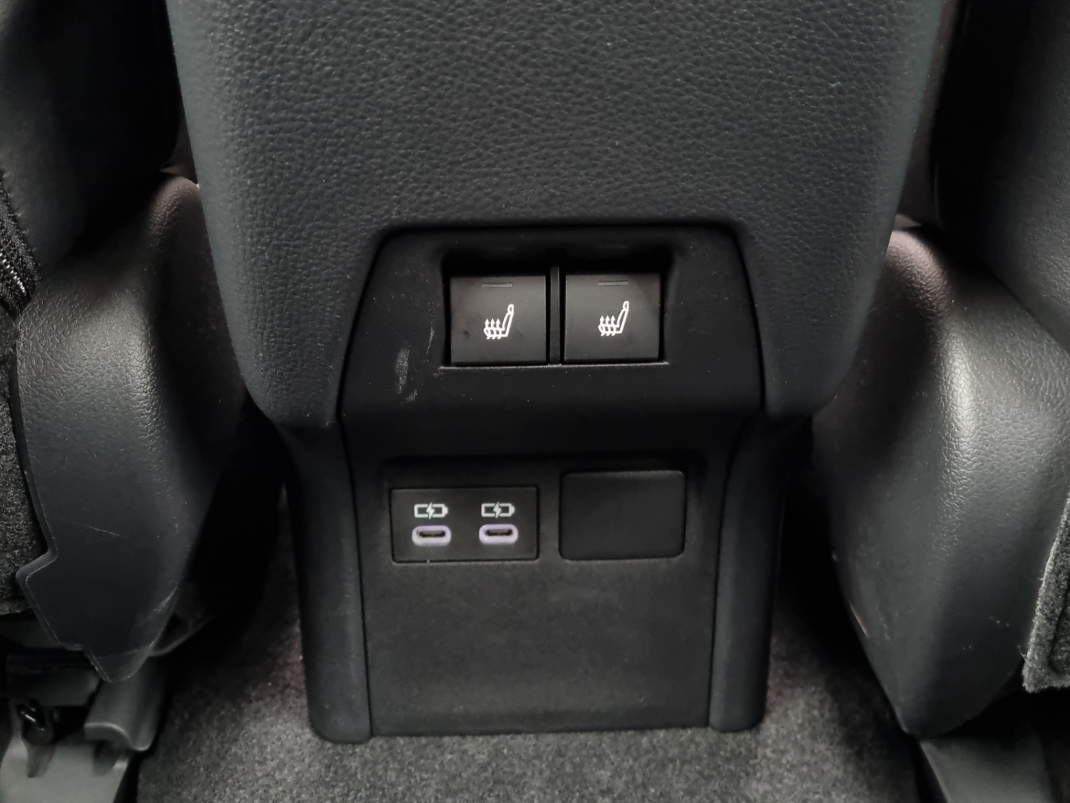 TOYOTA Prius 2.0 Plug-In-Hybrid Premium-image-17