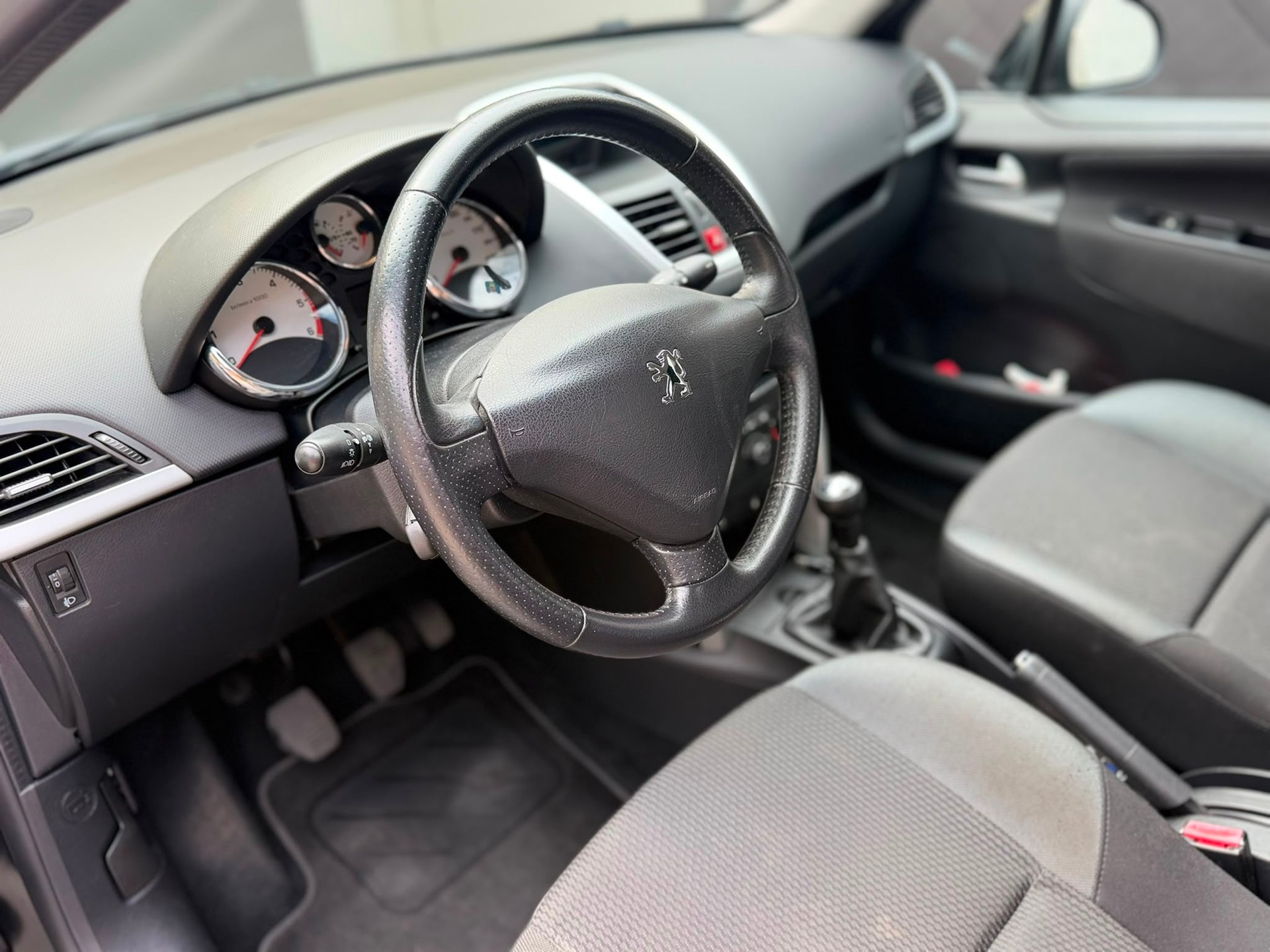 PEUGEOT 207 1.6 HDI Active Eco-image-6