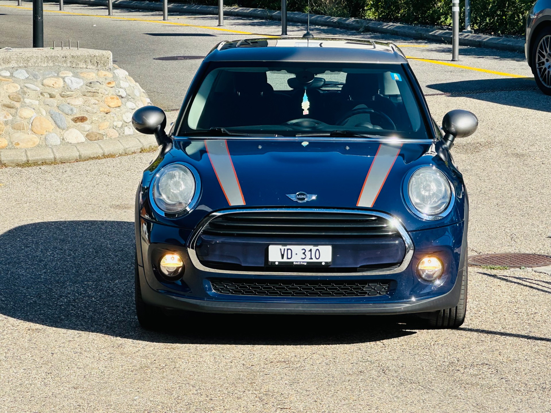 MINI Cooper-showroom-element-3