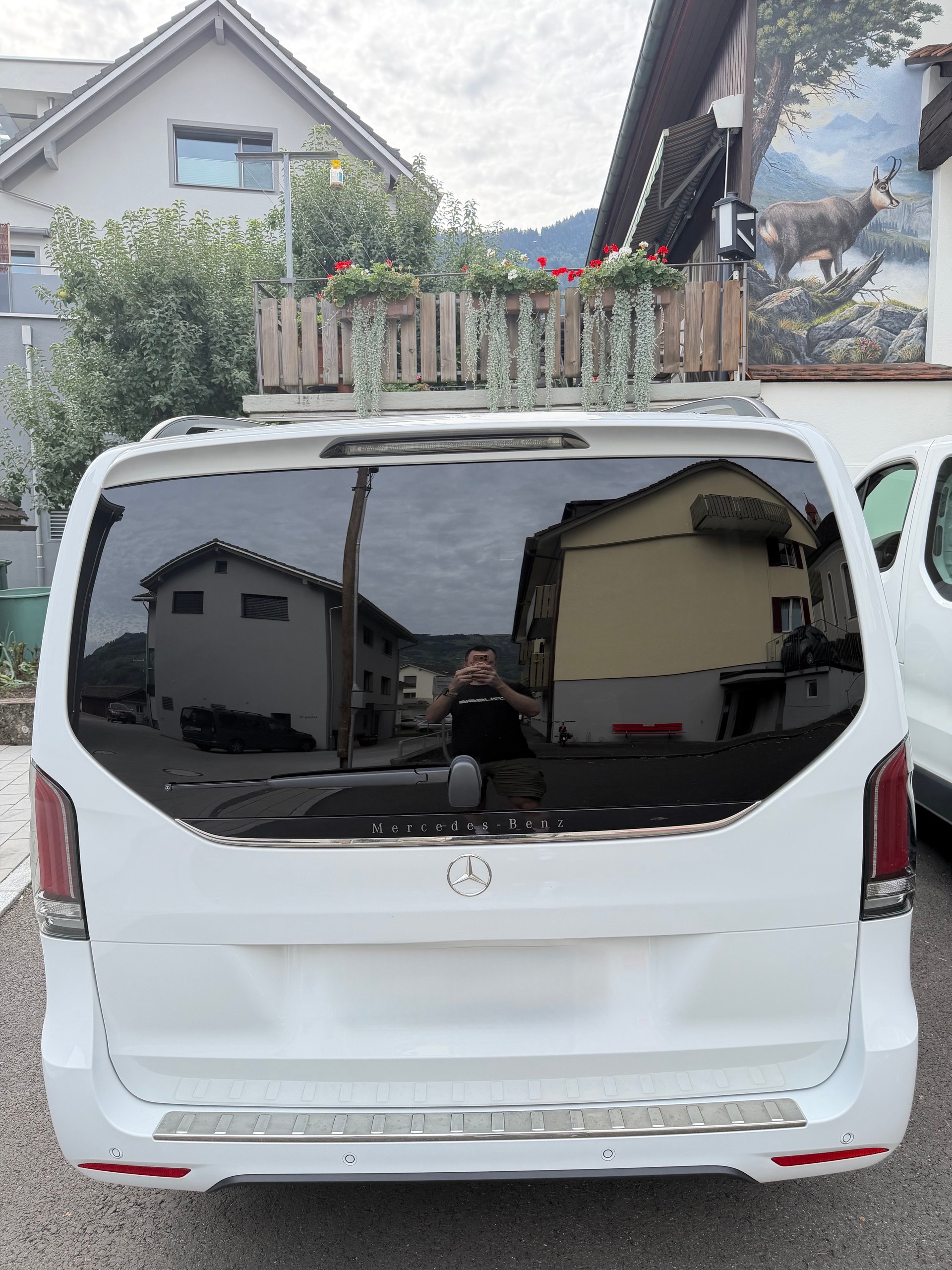 MERCEDES-BENZ V 300 d Swiss Ed. lang 4matic-image-4