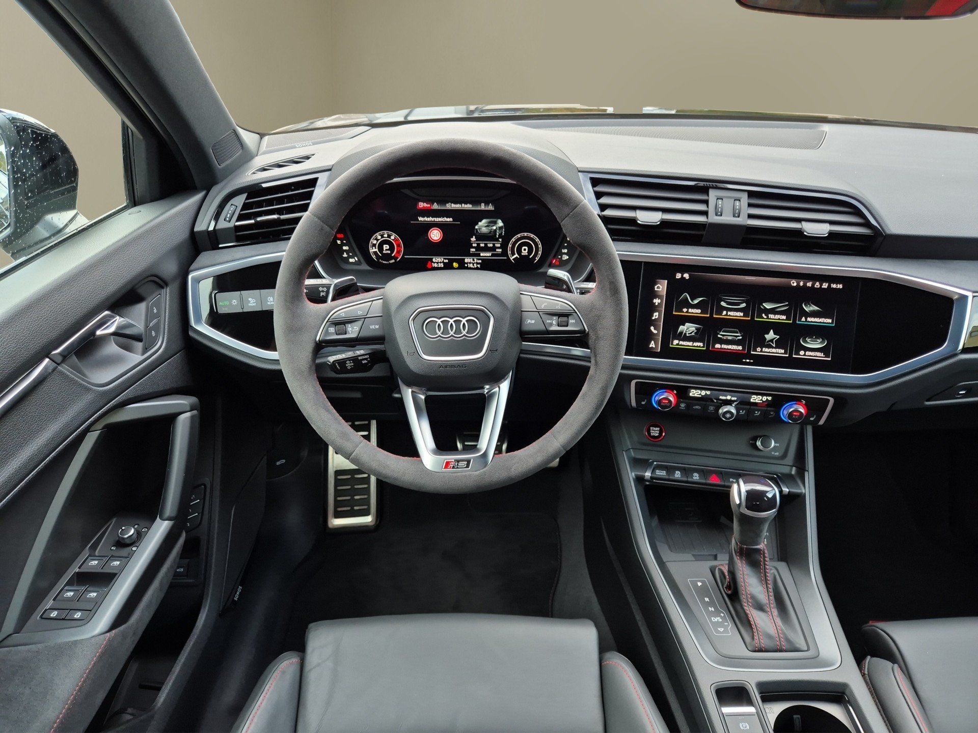 AUDI RS Q3 Sportback quattro S tronic-image-14