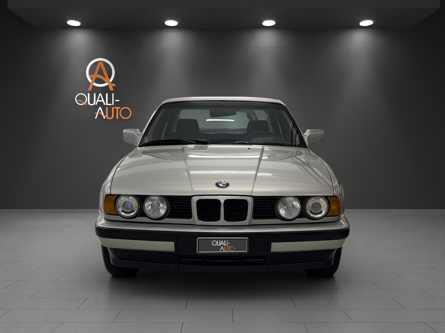 BMW 525i 24V A-showroom-element-1