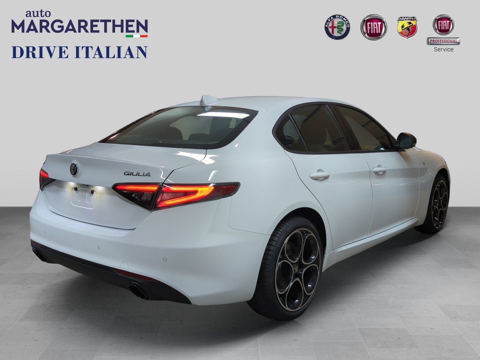 ALFA ROMEO Giulia 2.0 Ti Q4 AT8-showroom-element-3
