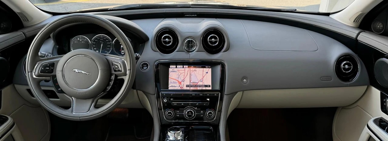 JAGUAR XJ 3.0 V6 S/C Premium Luxury Automatic AWD-image-11