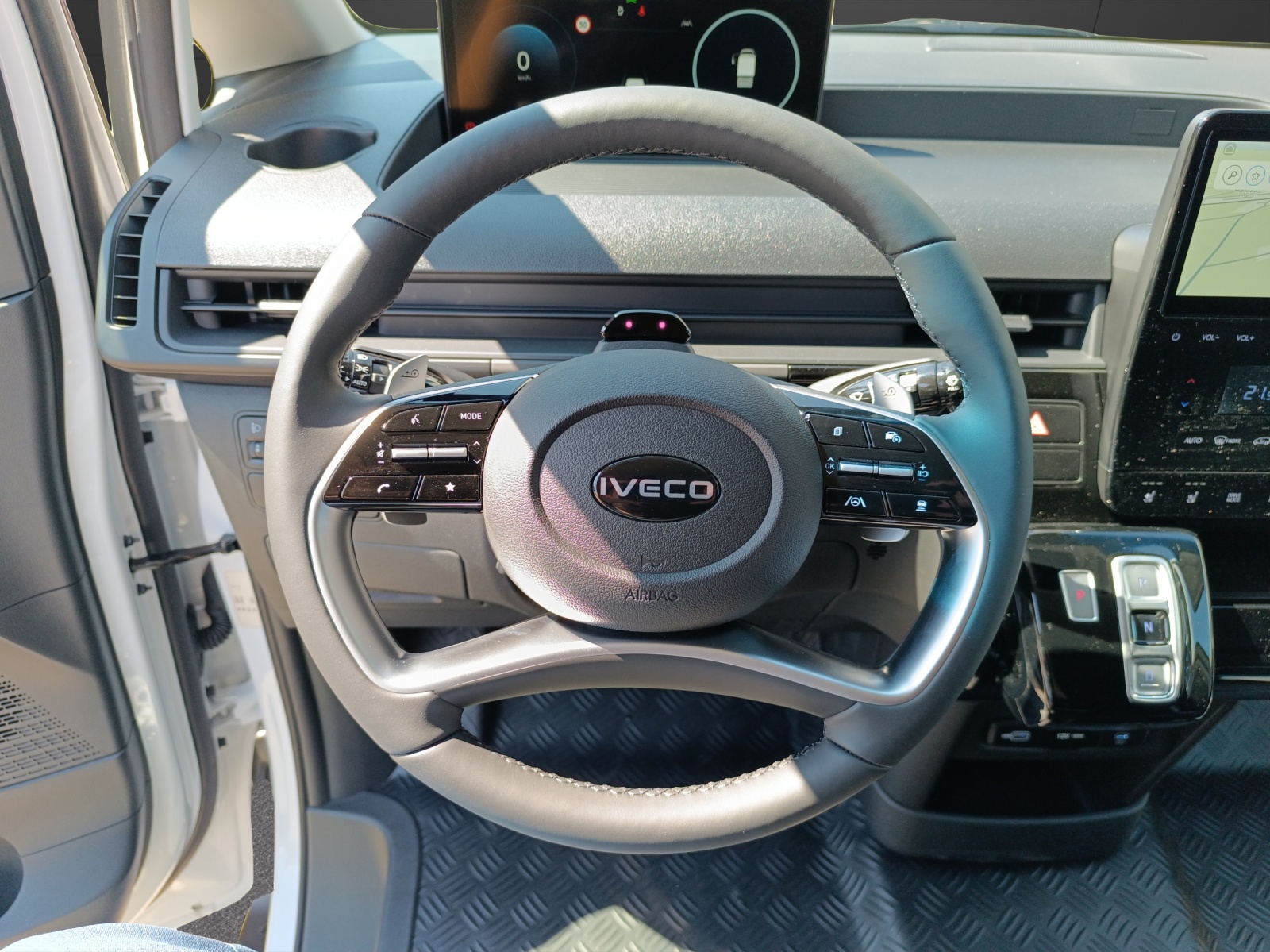 IVECO E-Moovy 35F16E-image-10