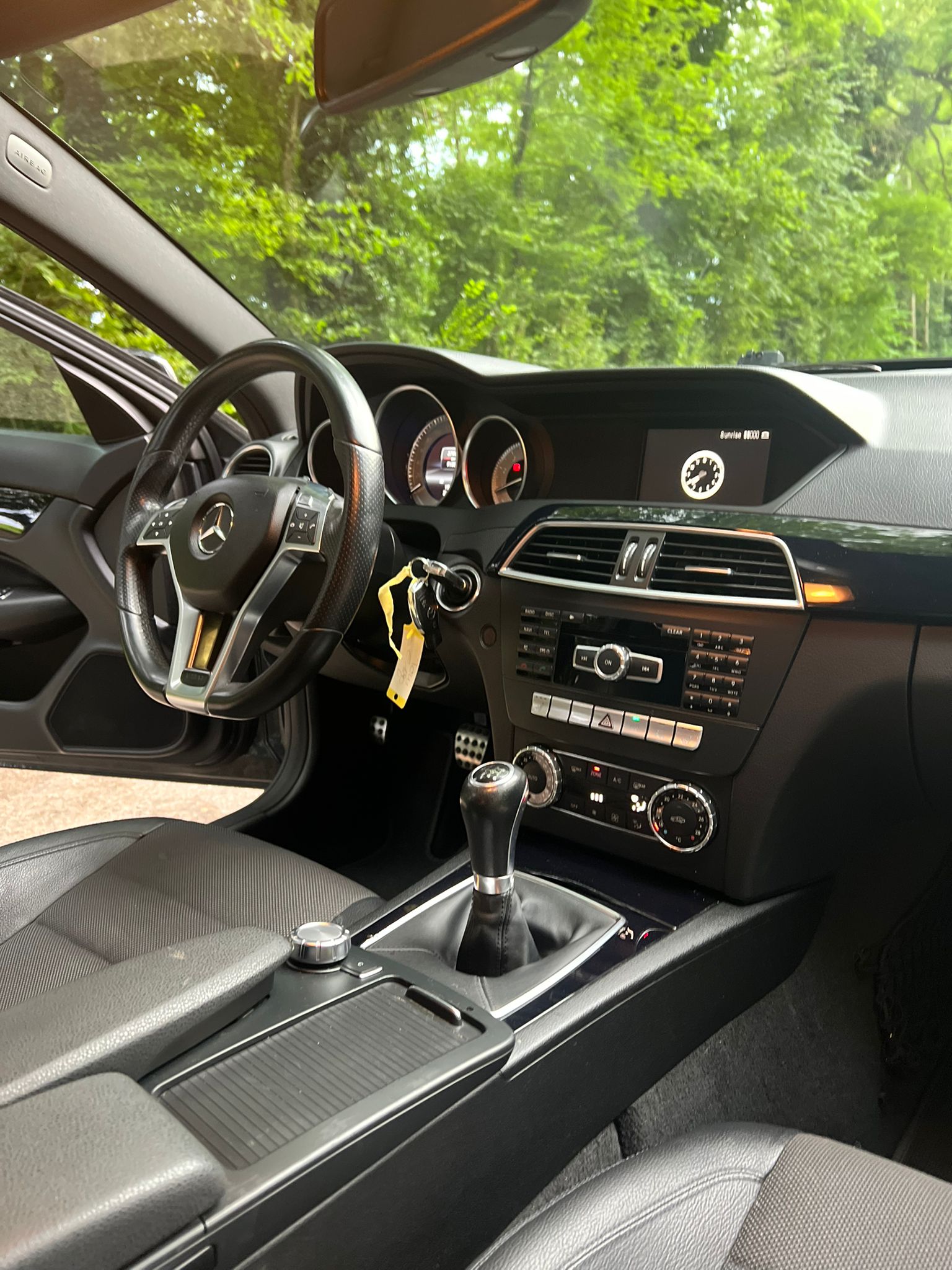 MERCEDES-BENZ C 180 Coupé-image-8